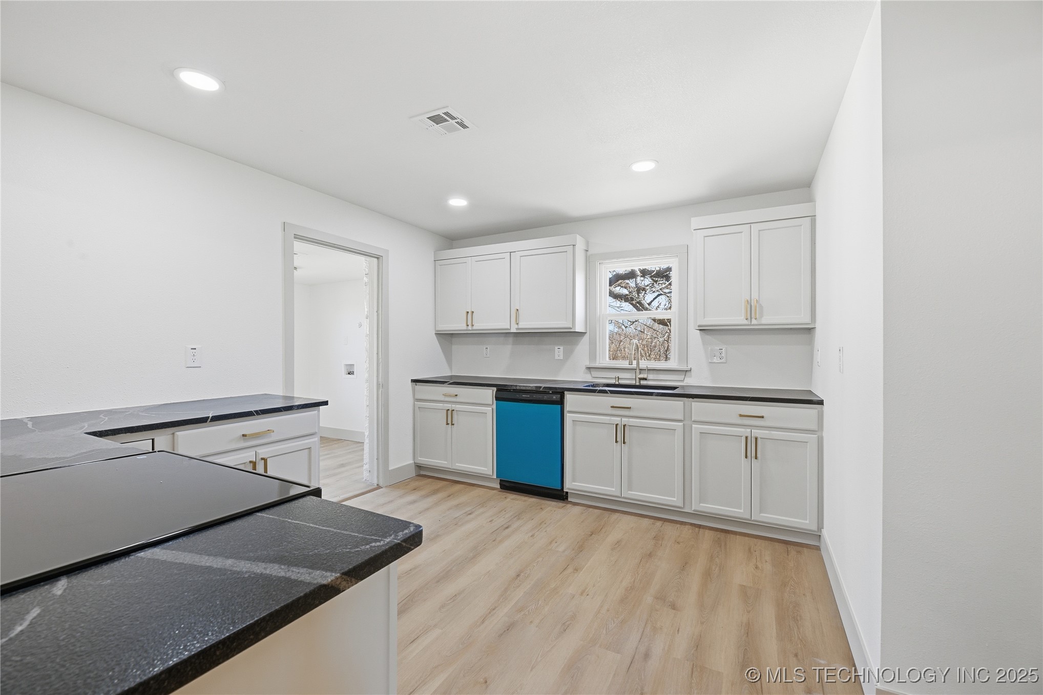 815 N Wilson Avenue Property Photo 7