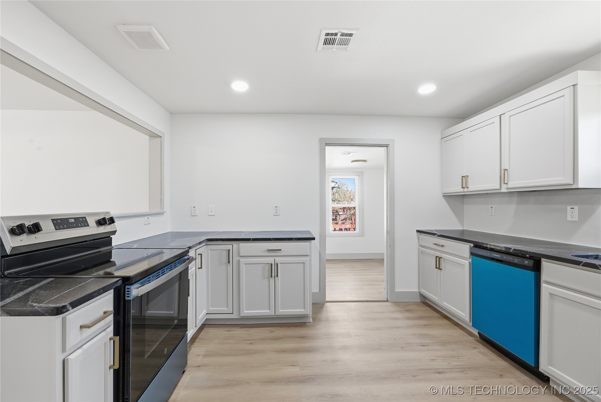 815 N Wilson Avenue Property Photo 8