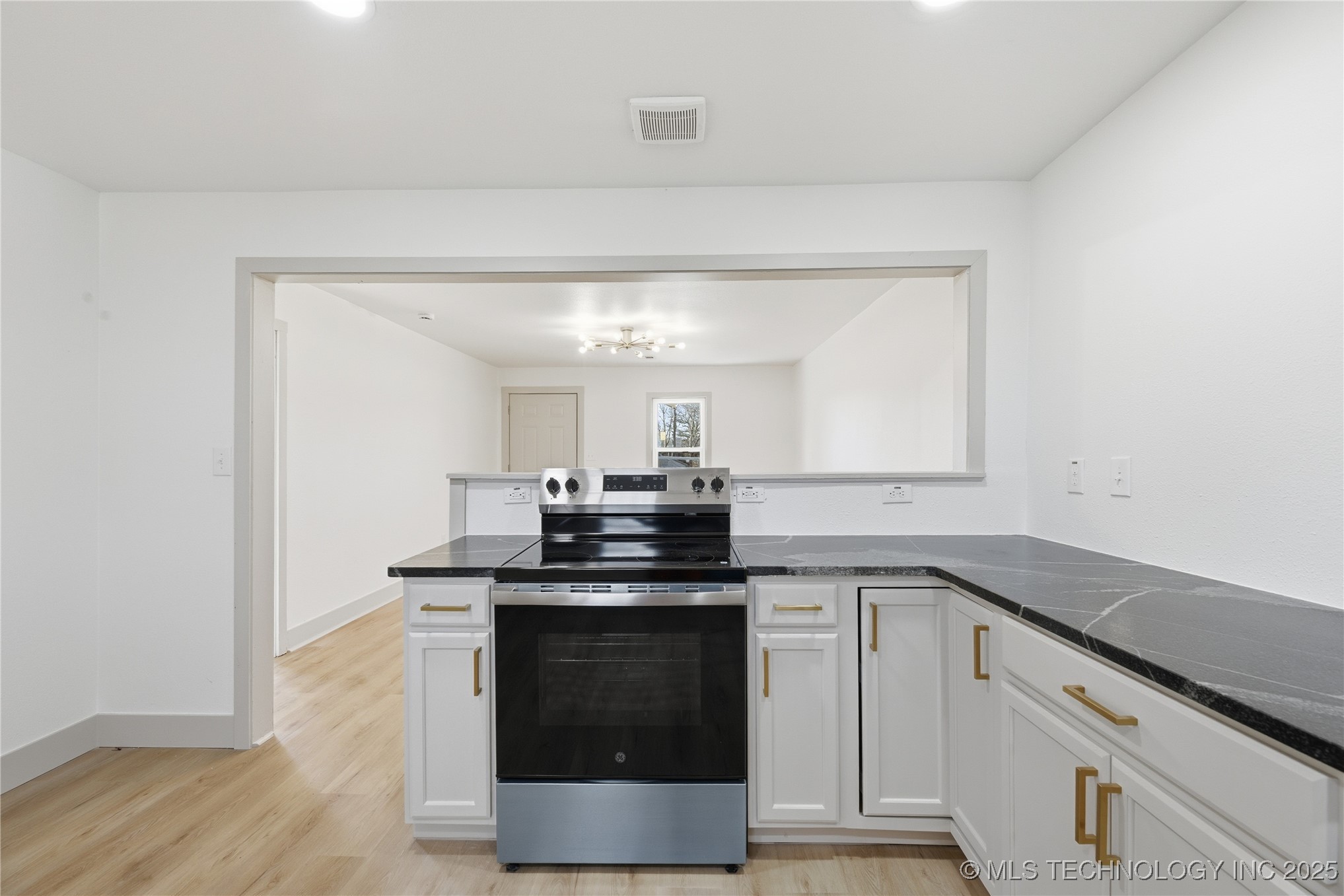 815 N Wilson Avenue Property Photo 10