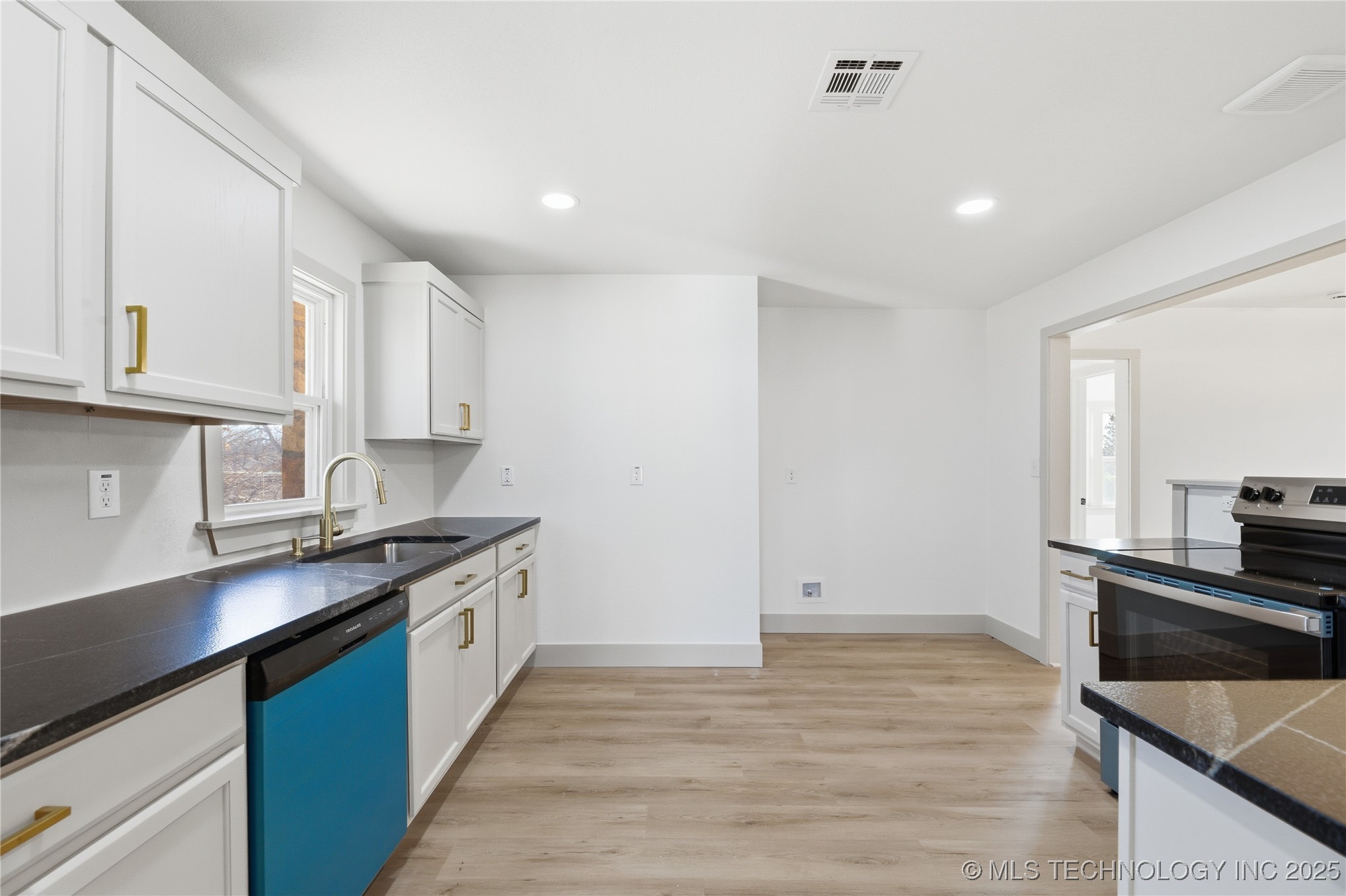 815 N Wilson Avenue Property Photo 11