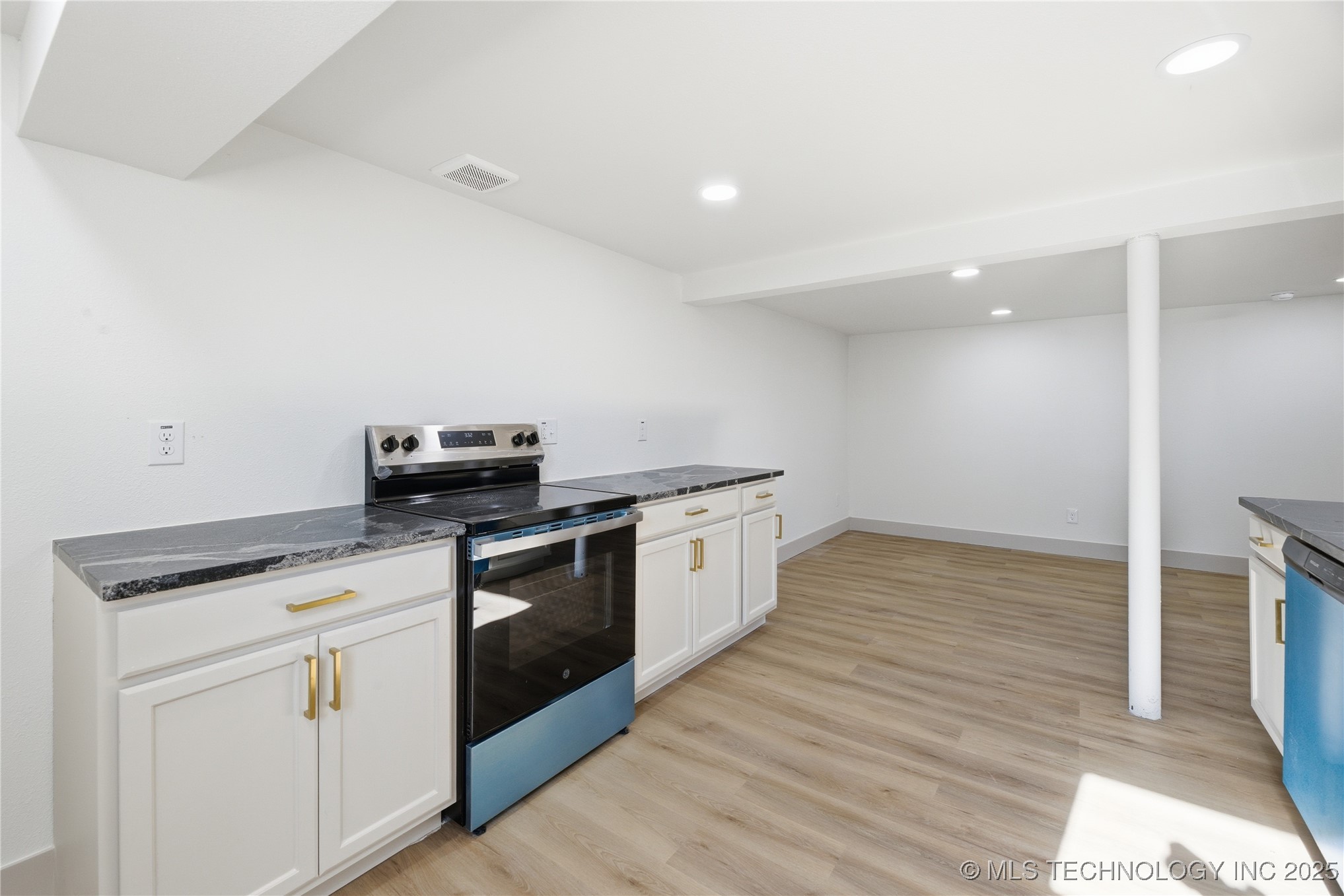 815 N Wilson Avenue Property Photo 25