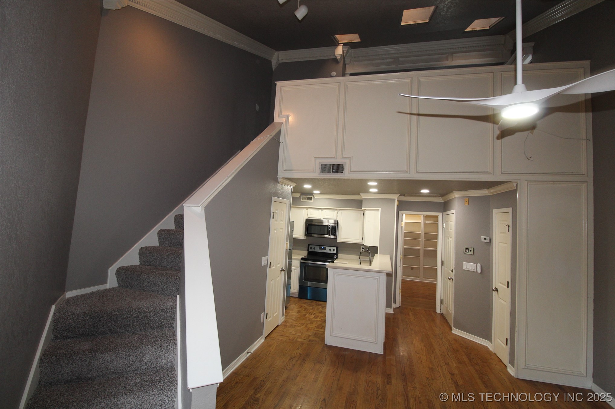 6737 S Peoria Avenue C214 Property Photo 9