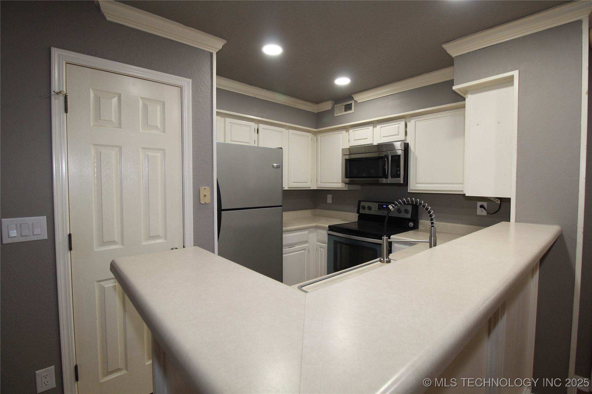 6737 S Peoria Avenue C214 Property Photo 10