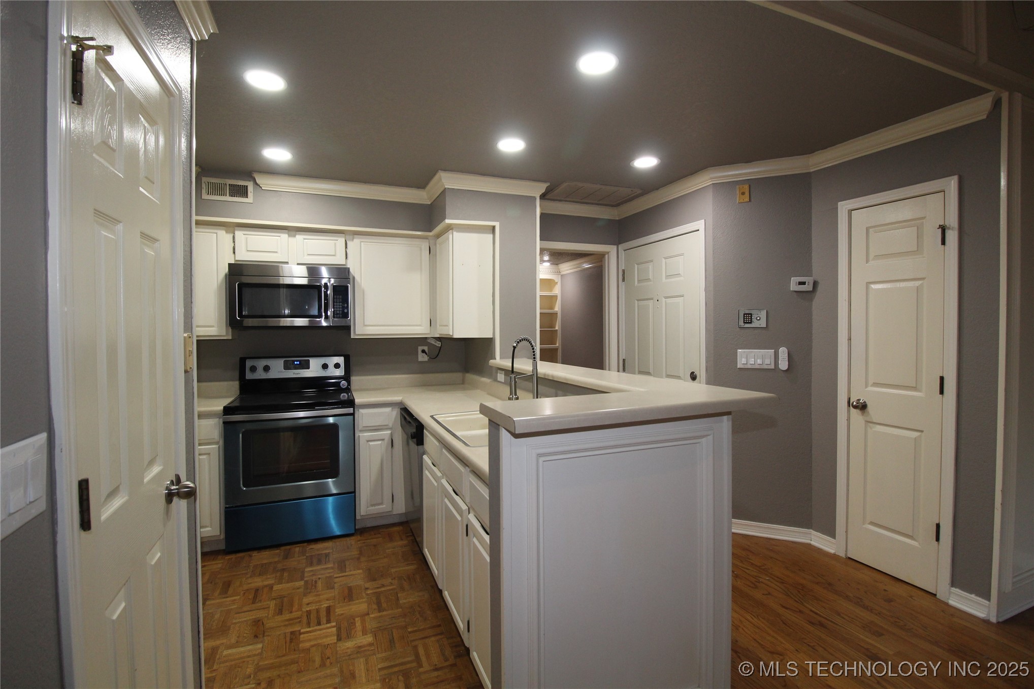 6737 S Peoria Avenue C214 Property Photo 11