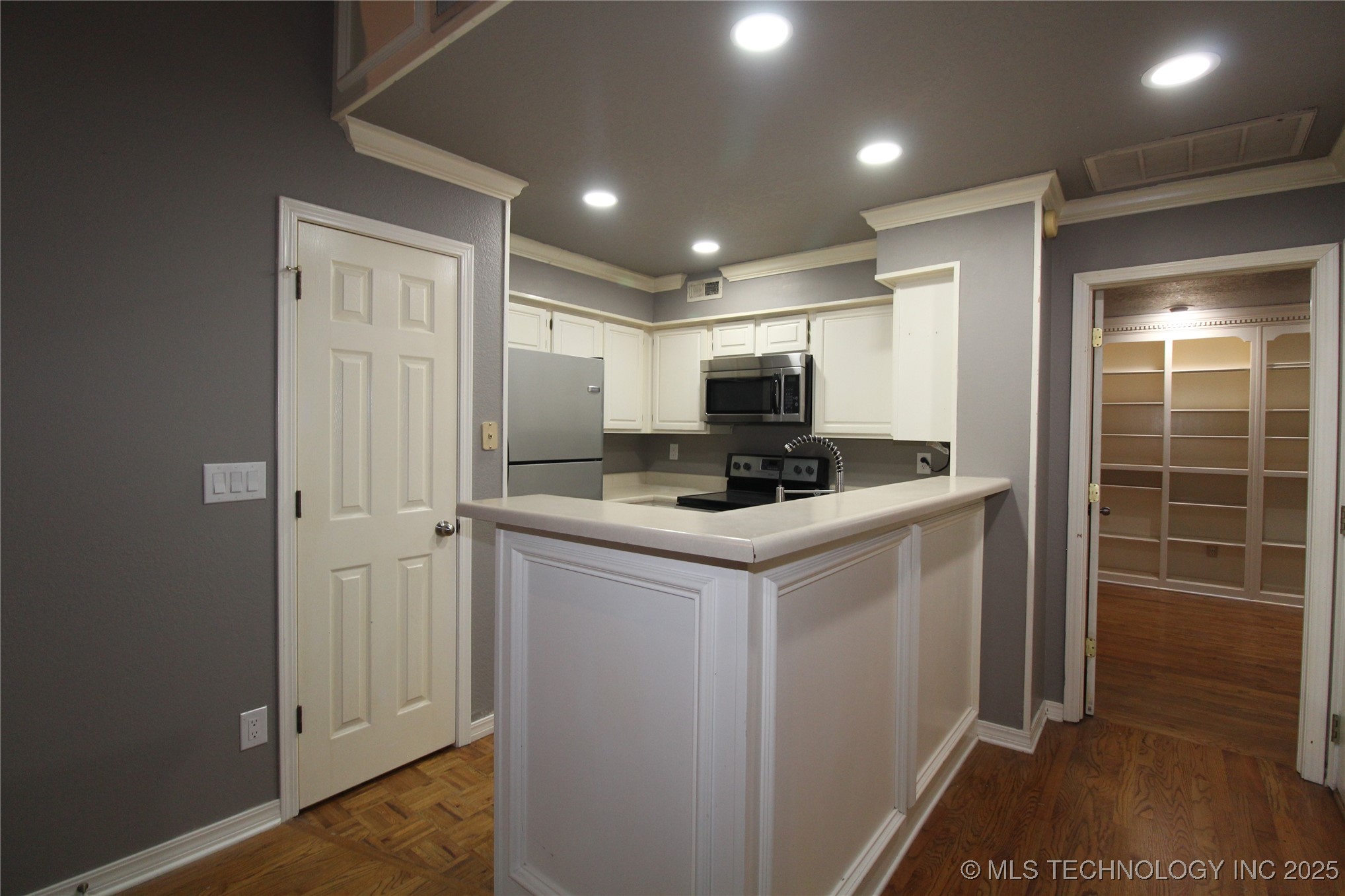 6737 S Peoria Avenue C214 Property Photo 12