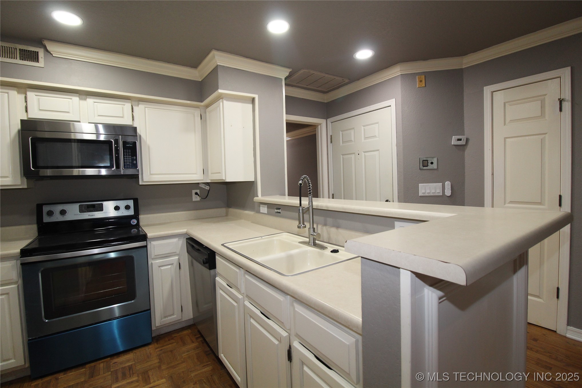 6737 S Peoria Avenue C214 Property Photo 16