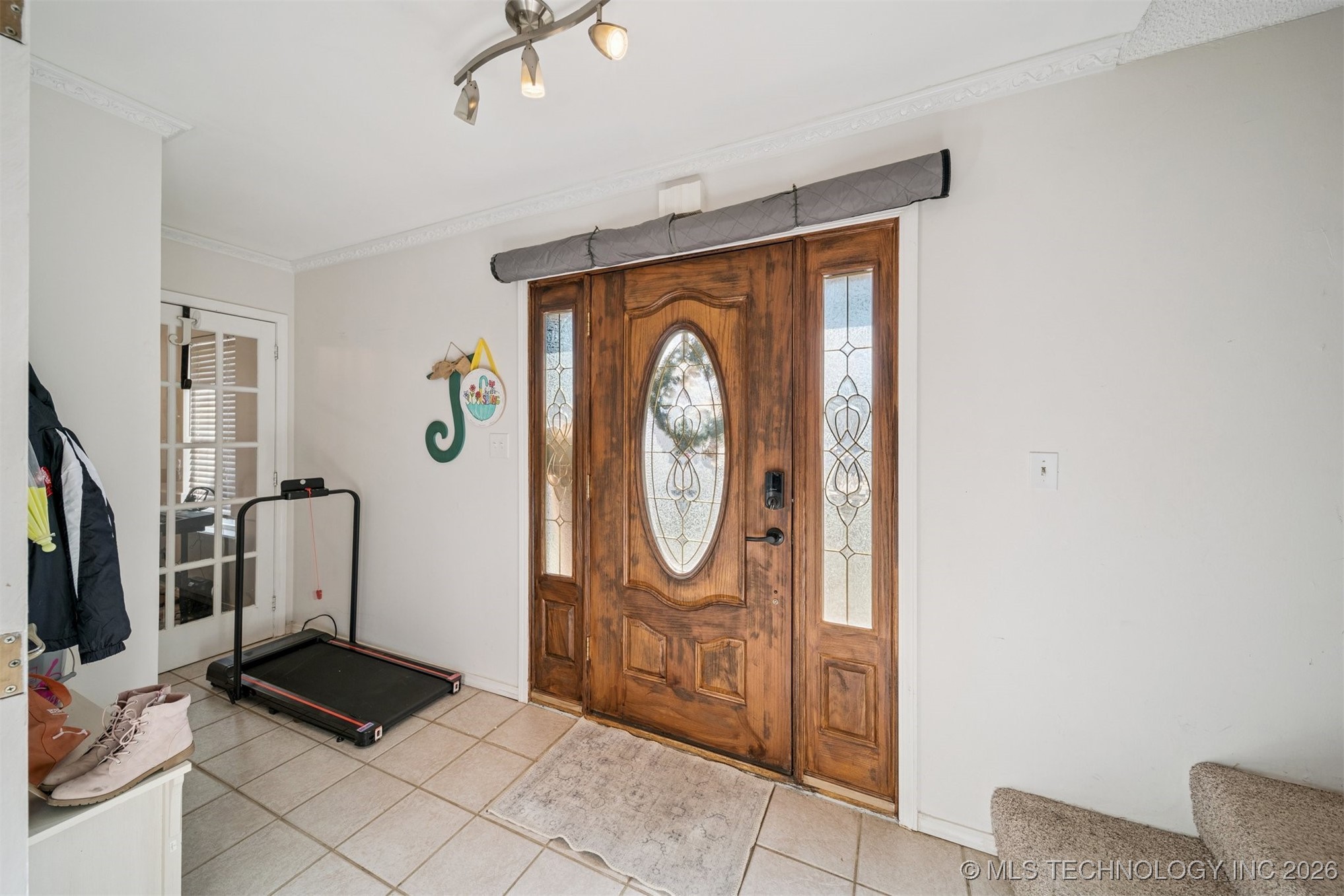 2412 S Maywood Drive Property Photo 5