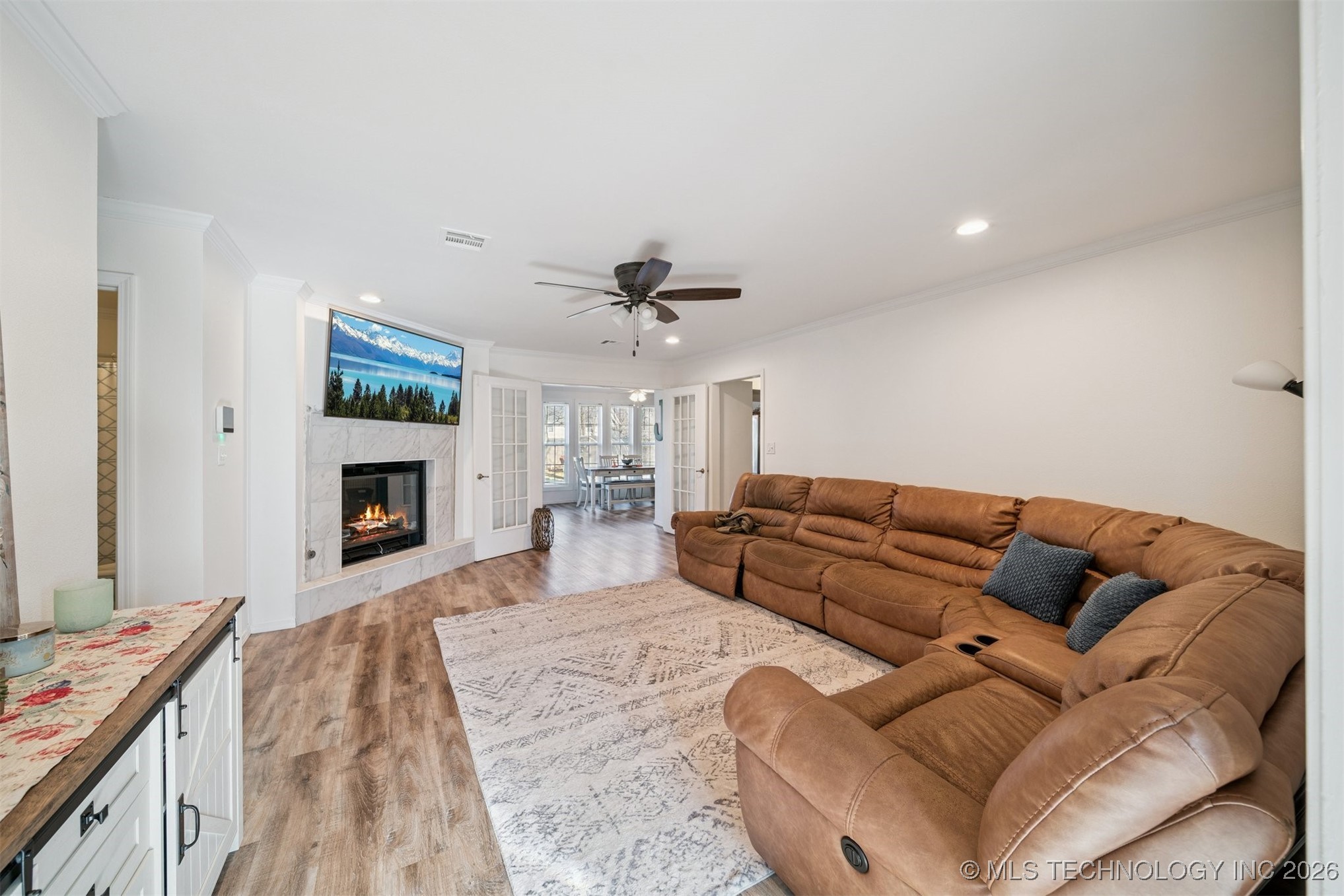 2412 S Maywood Drive Property Photo 6