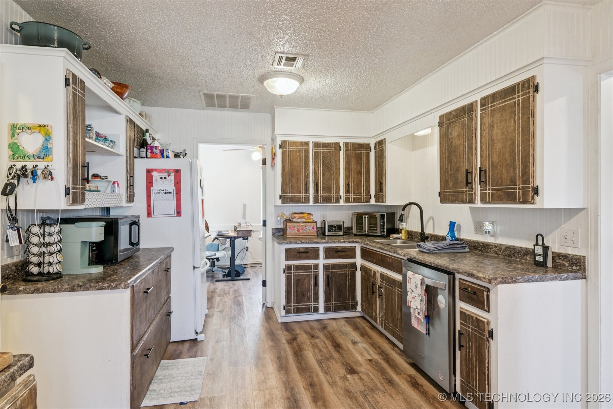 2412 S Maywood Drive Property Photo 8