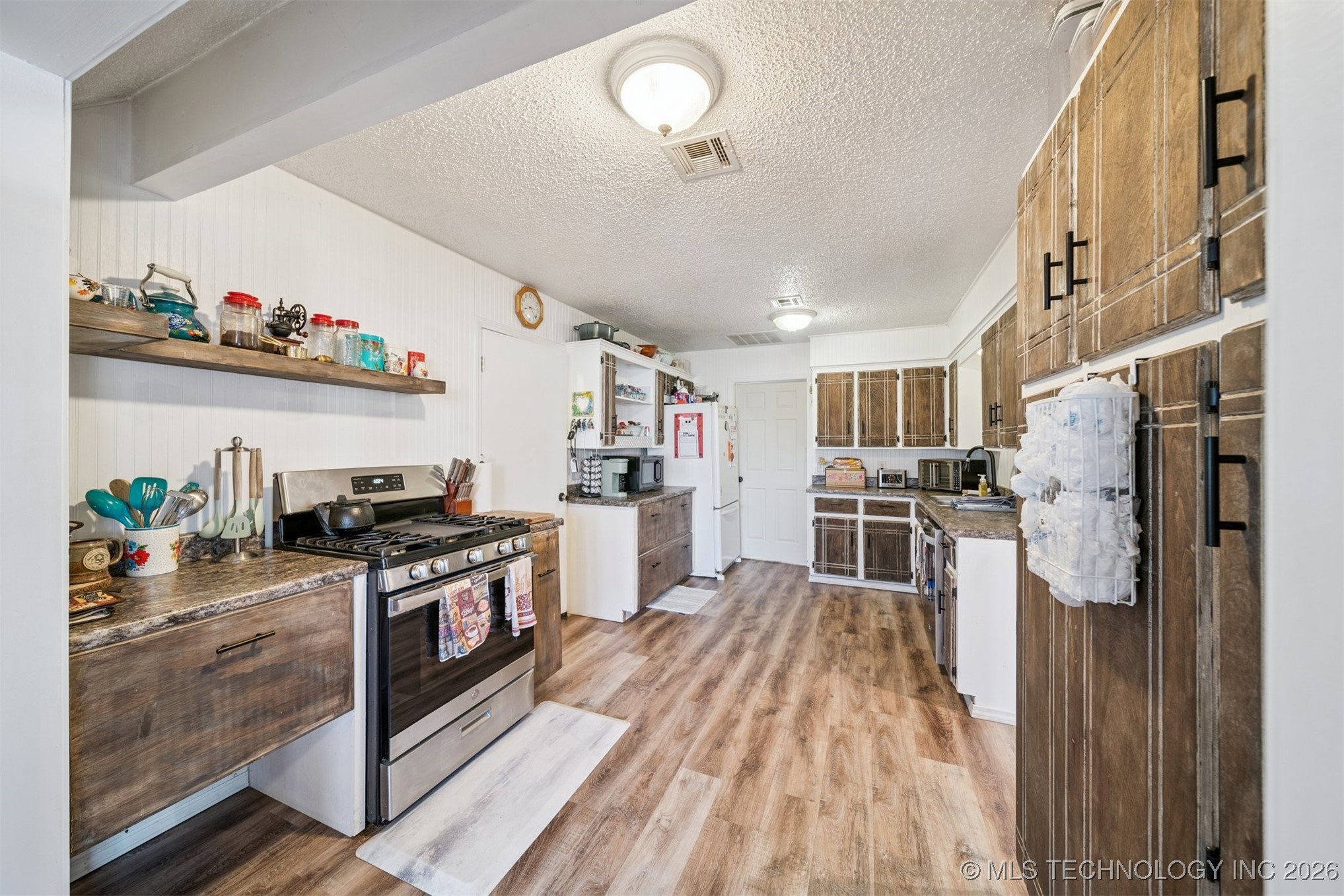 2412 S Maywood Drive Property Photo 9