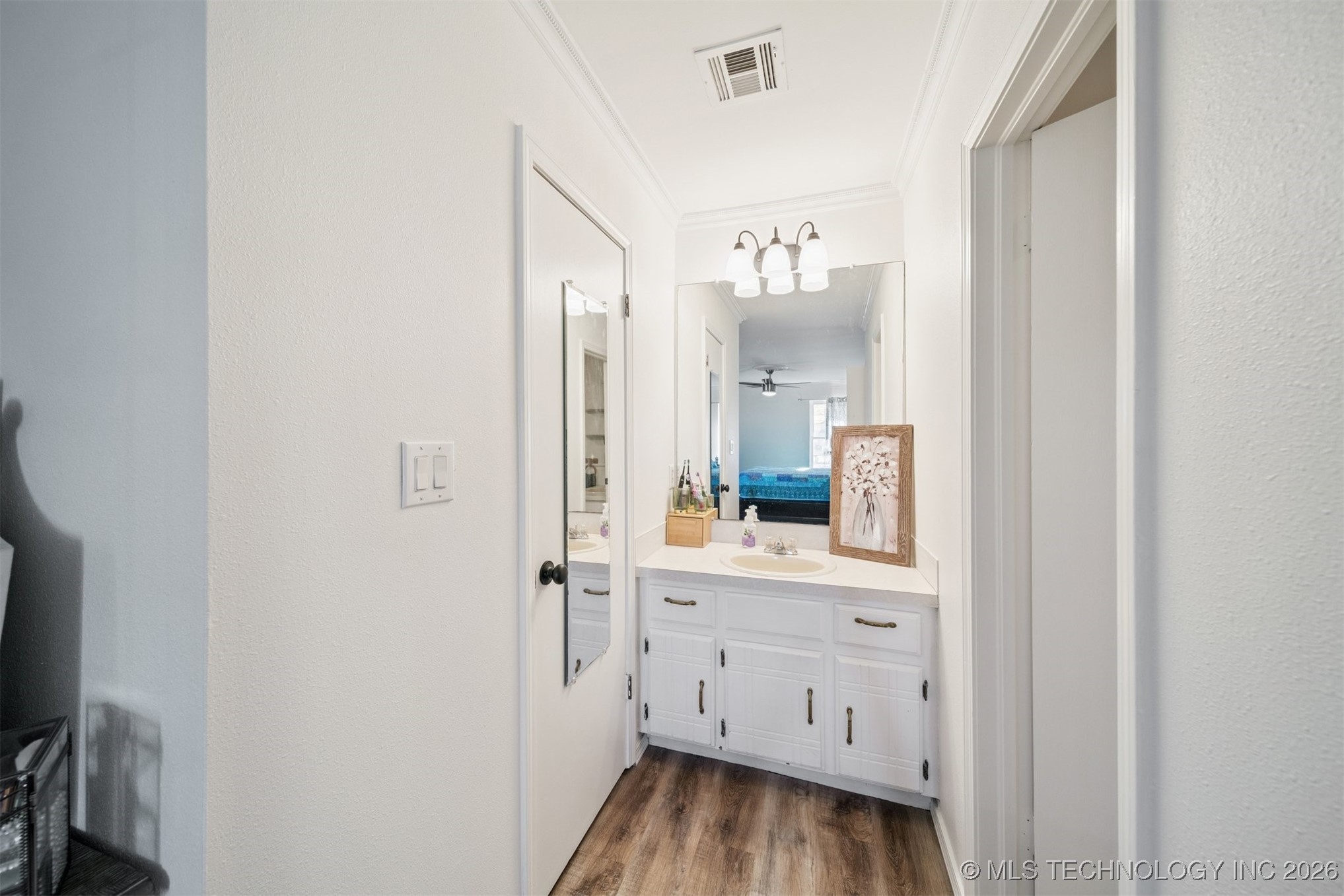 2412 S Maywood Drive Property Photo 15