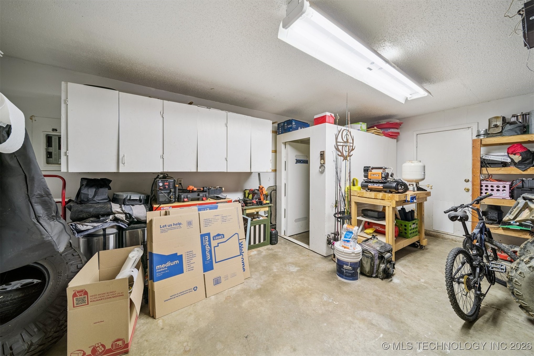 2412 S Maywood Drive Property Photo 28