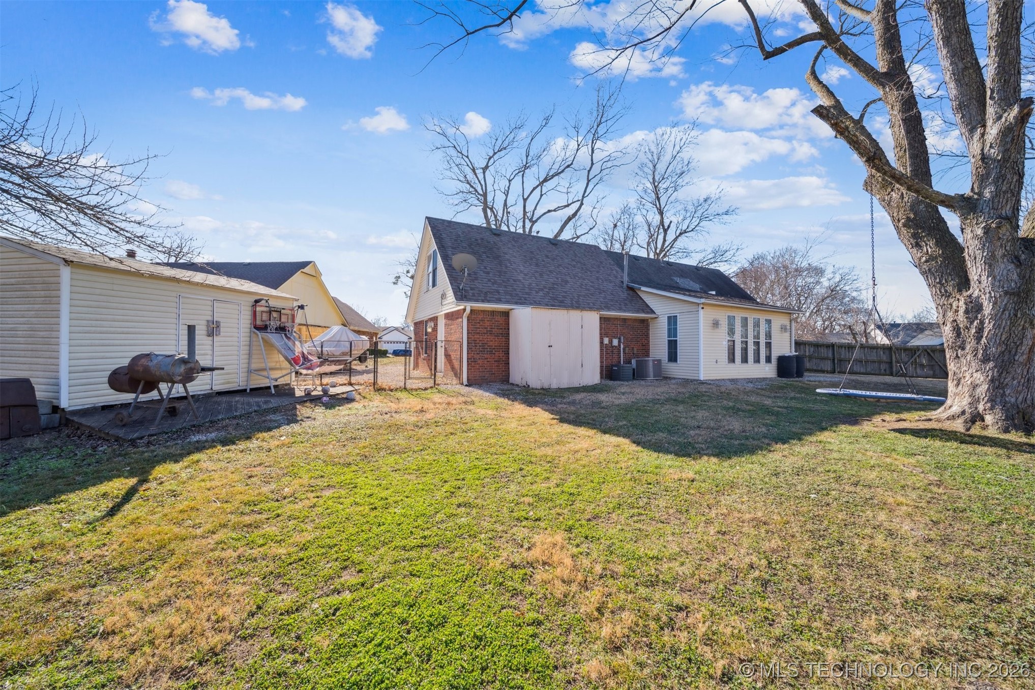 2412 S Maywood Drive Property Photo 35