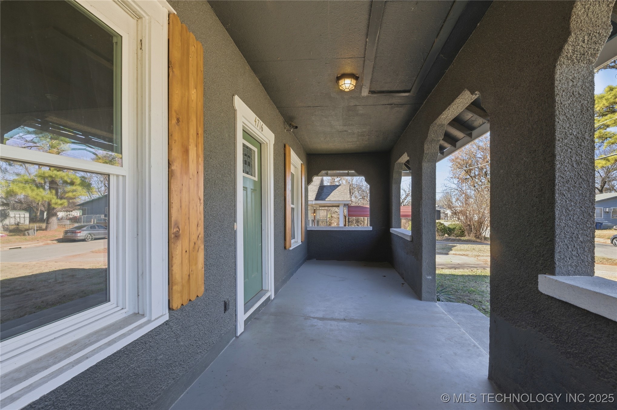 4716 W 8th Street Property Photo 3