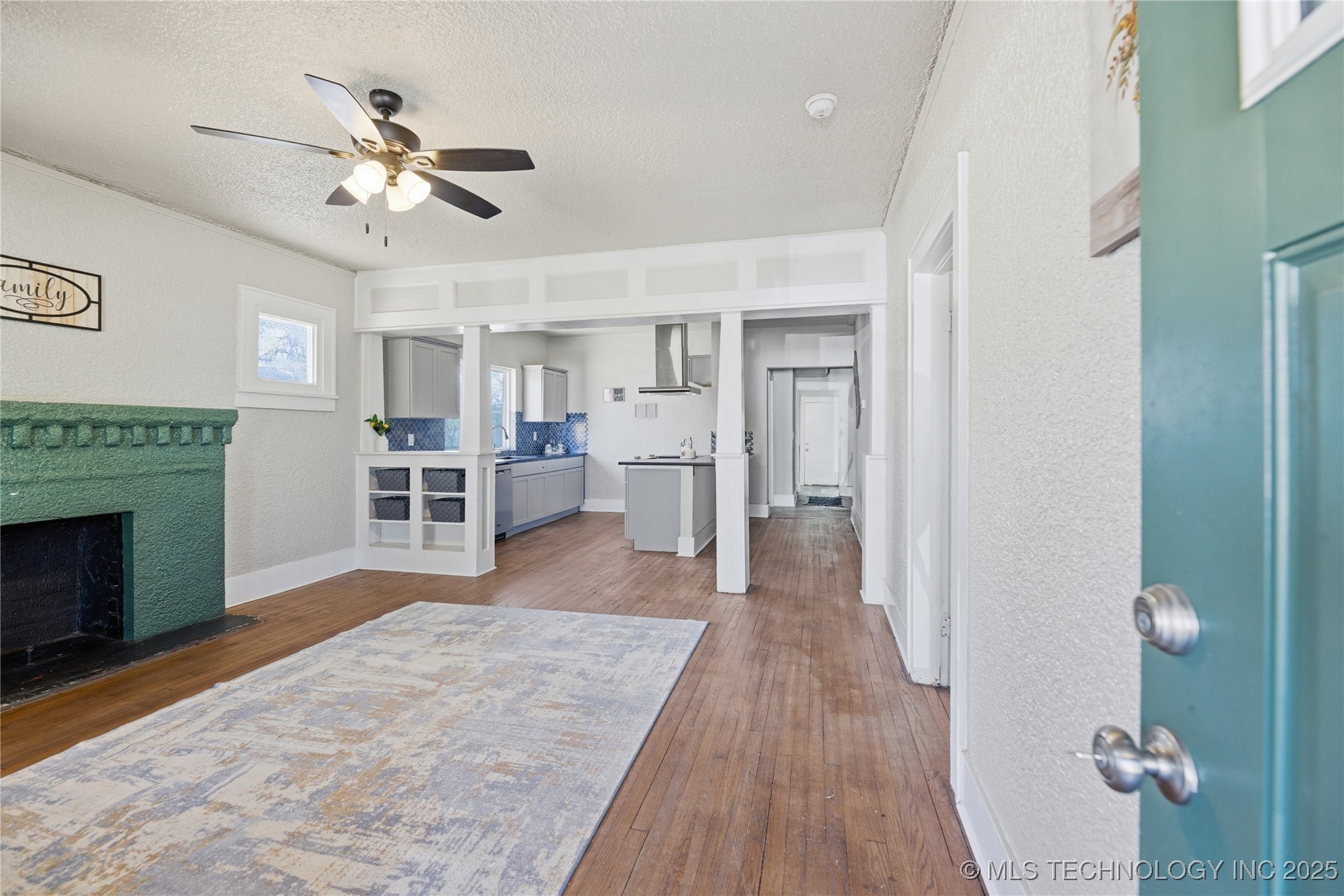 4716 W 8th Street Property Photo 4