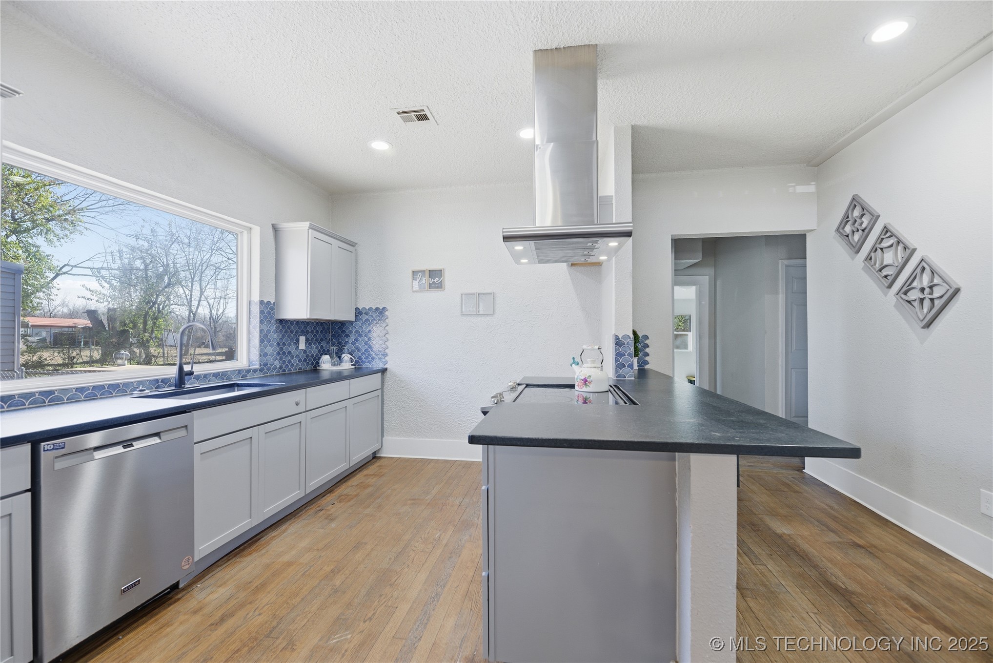 4716 W 8th Street Property Photo 8