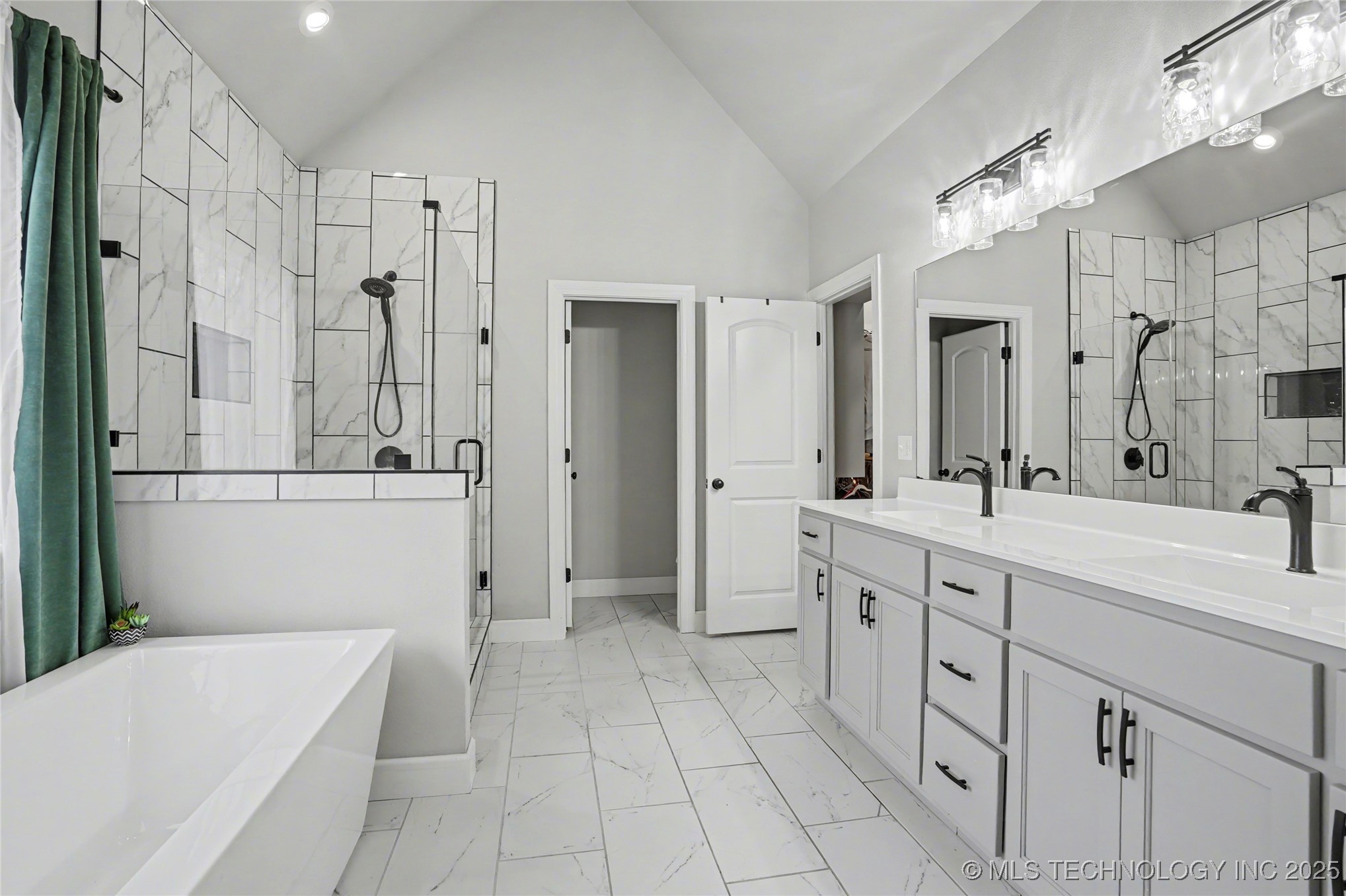 14219 S 241st East Avenue Property Photo 14