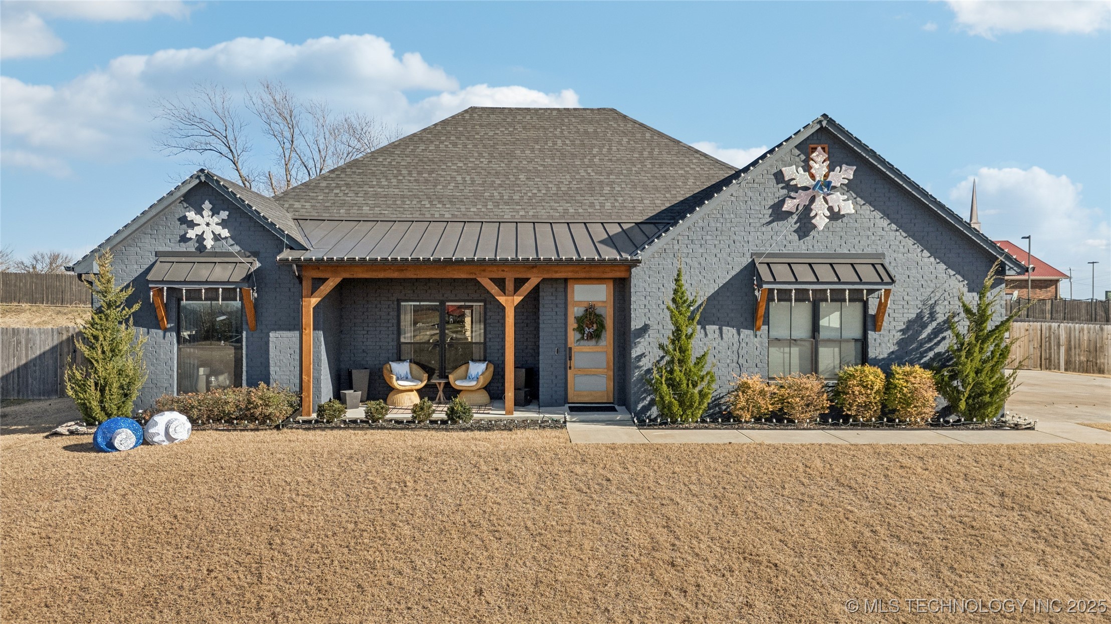 2620 S Piguet Lane Property Photo 1