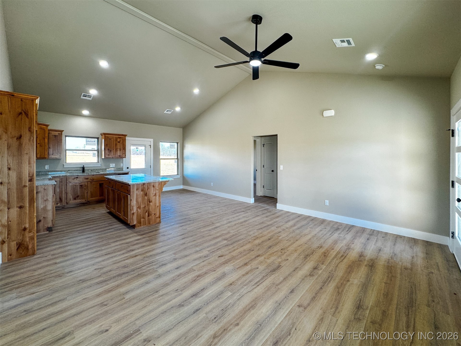 18020 Vaughn Road Property Photo 9