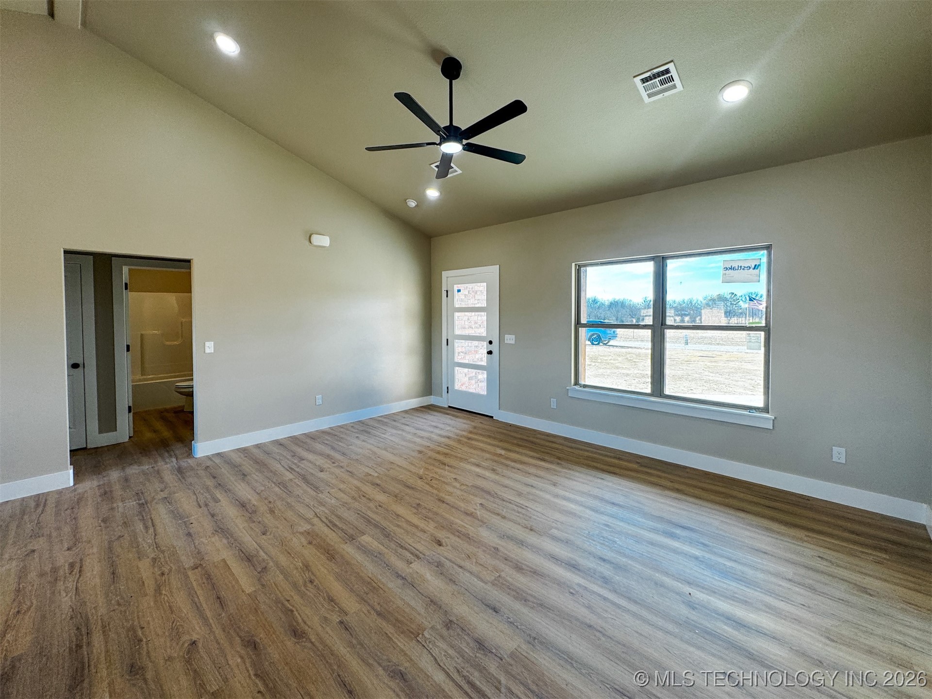 18020 Vaughn Road Property Photo 10