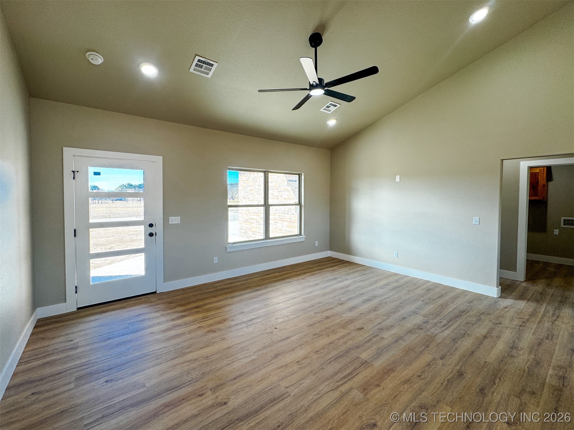 18020 Vaughn Road Property Photo 11