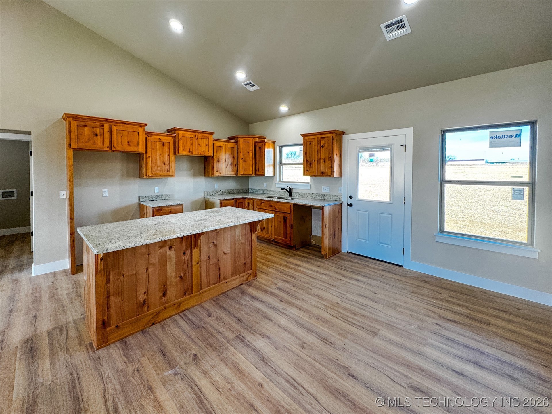 18020 Vaughn Road Property Photo 12