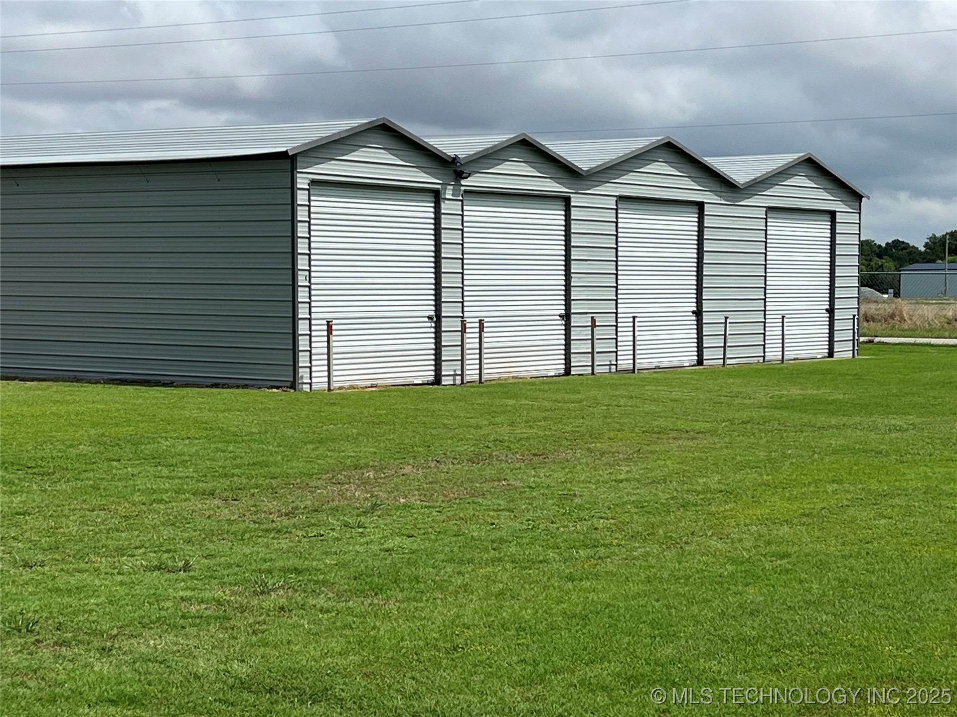 3048 Kelly Road Property Photo 1