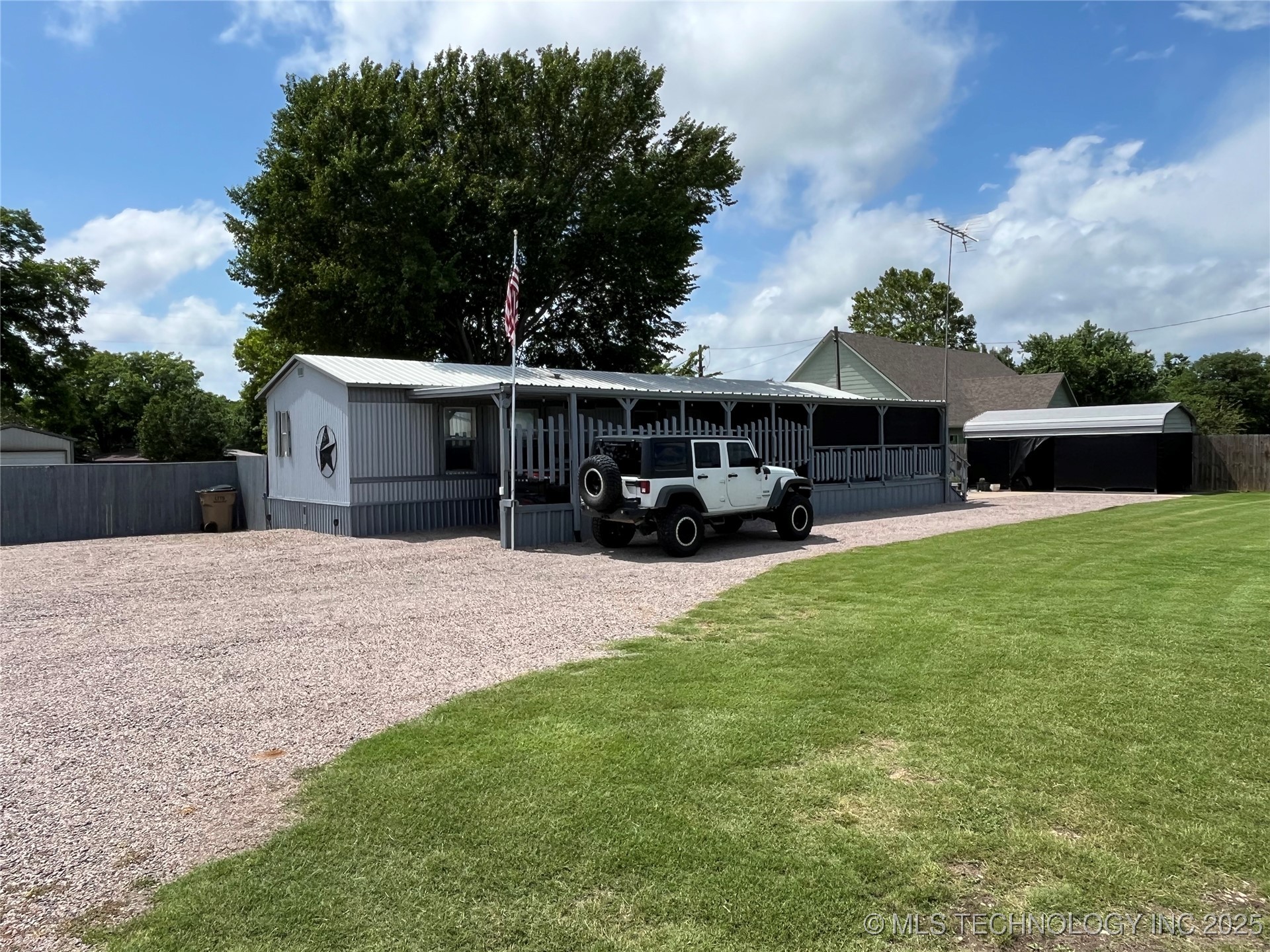 3048 Kelly Road Property Photo 3