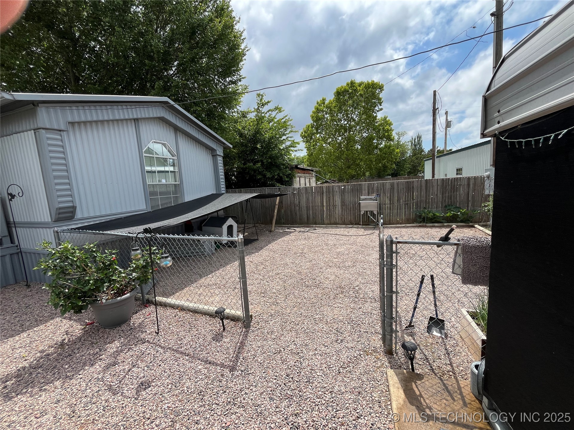 3048 Kelly Road Property Photo 10