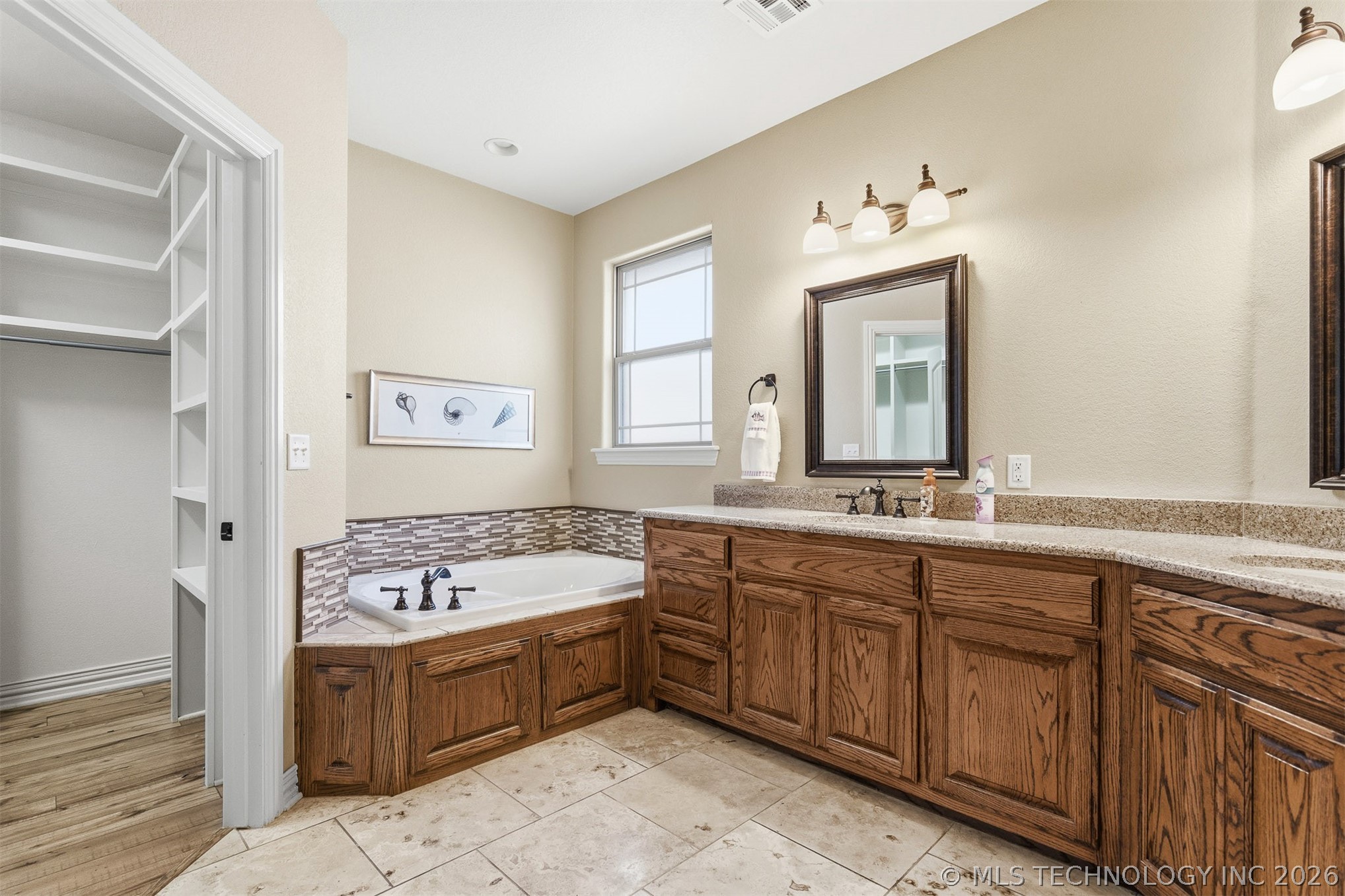 1310 Buckingham Property Photo 18