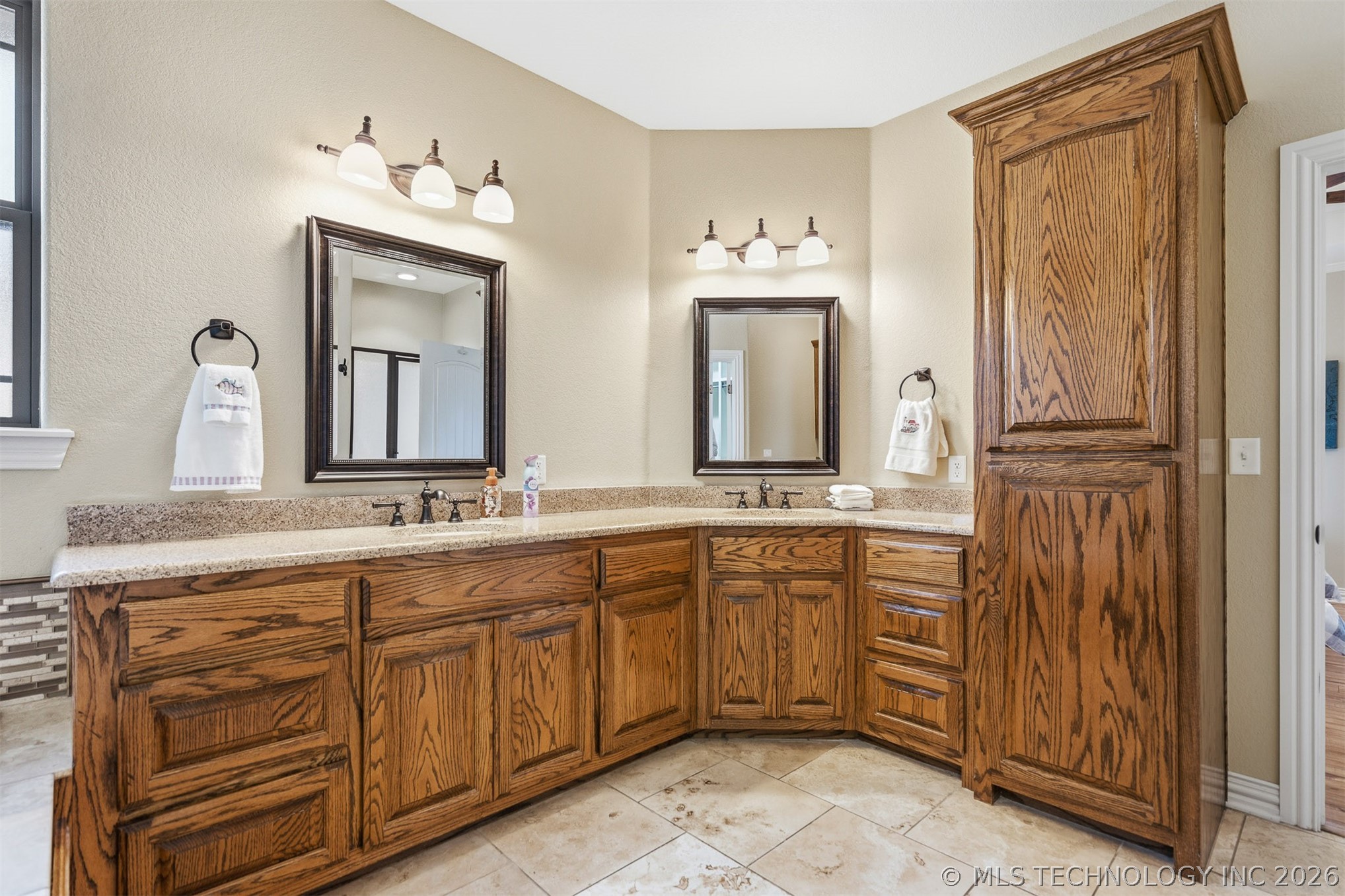 1310 Buckingham Property Photo 19