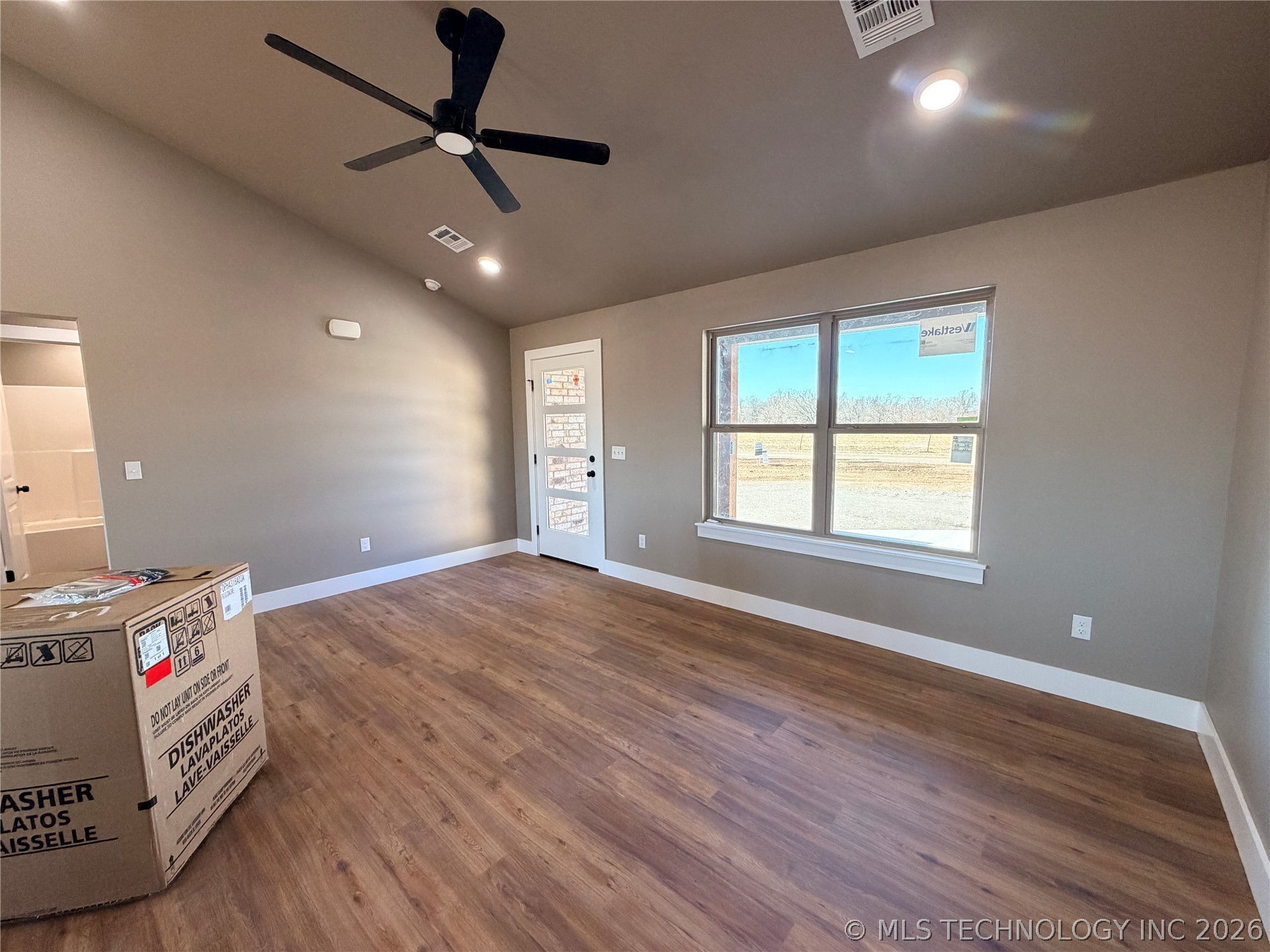 18030 Vaughn Road Property Photo 8