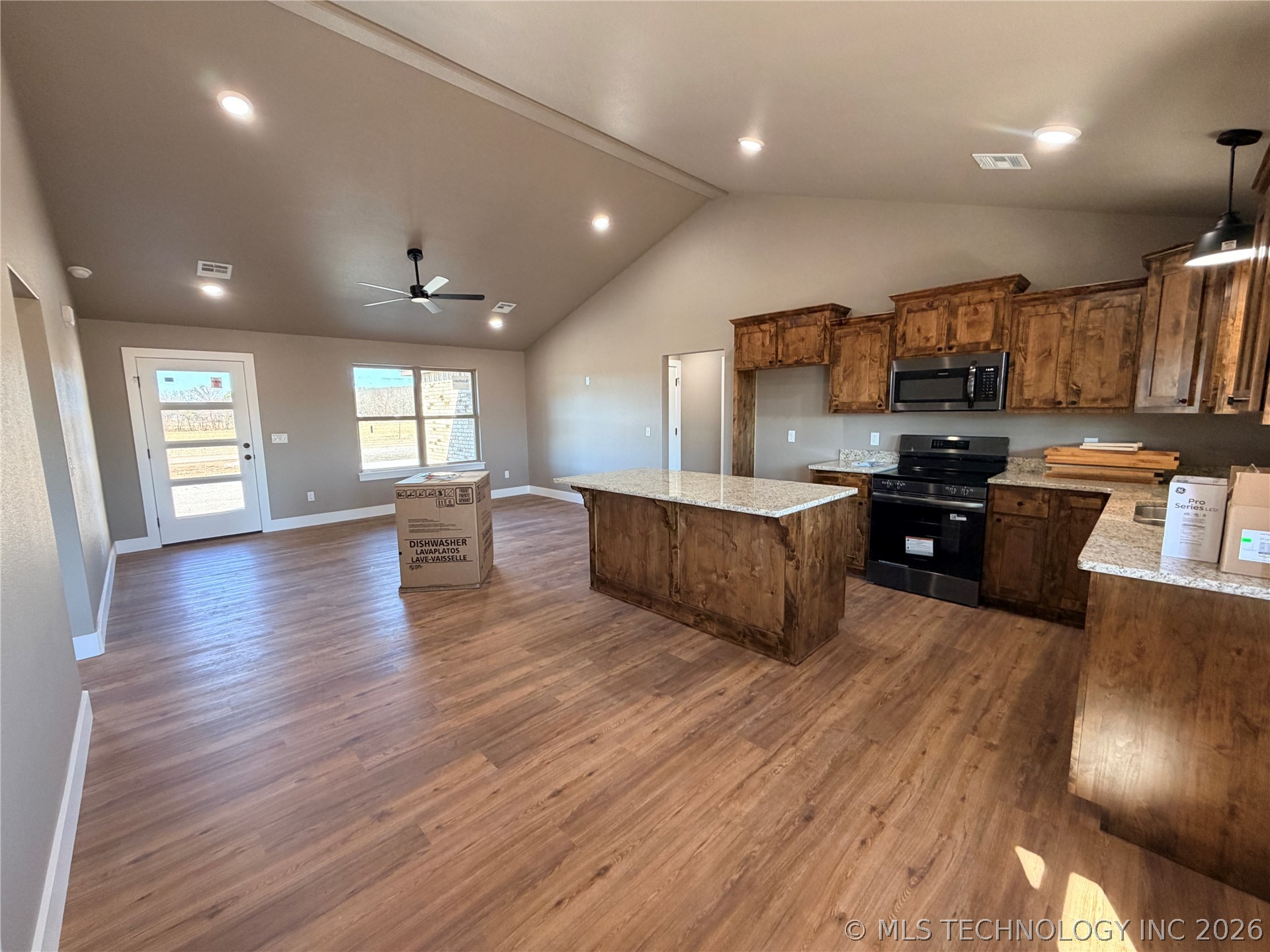 18030 Vaughn Road Property Photo 11
