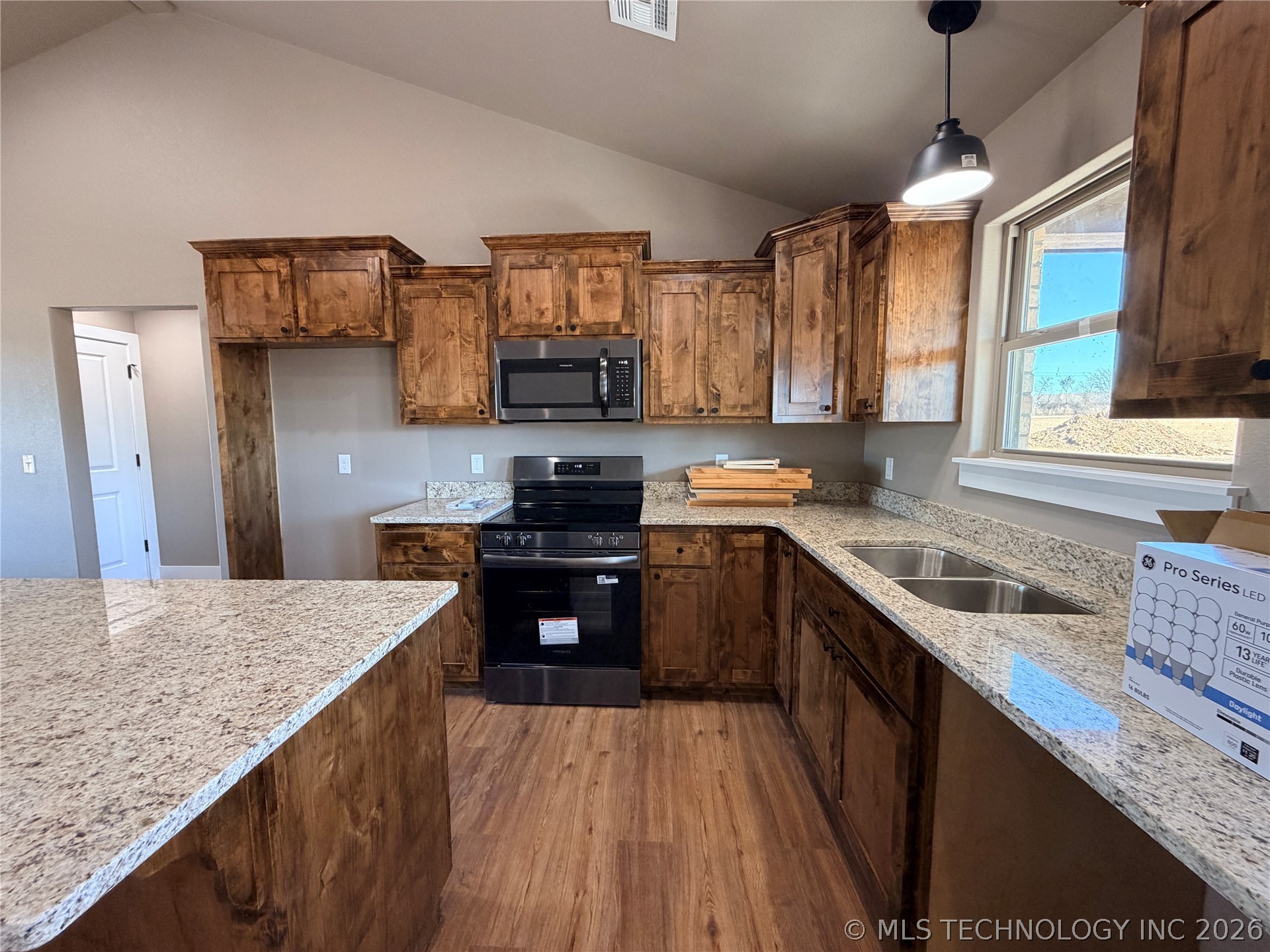 18030 Vaughn Road Property Photo 13