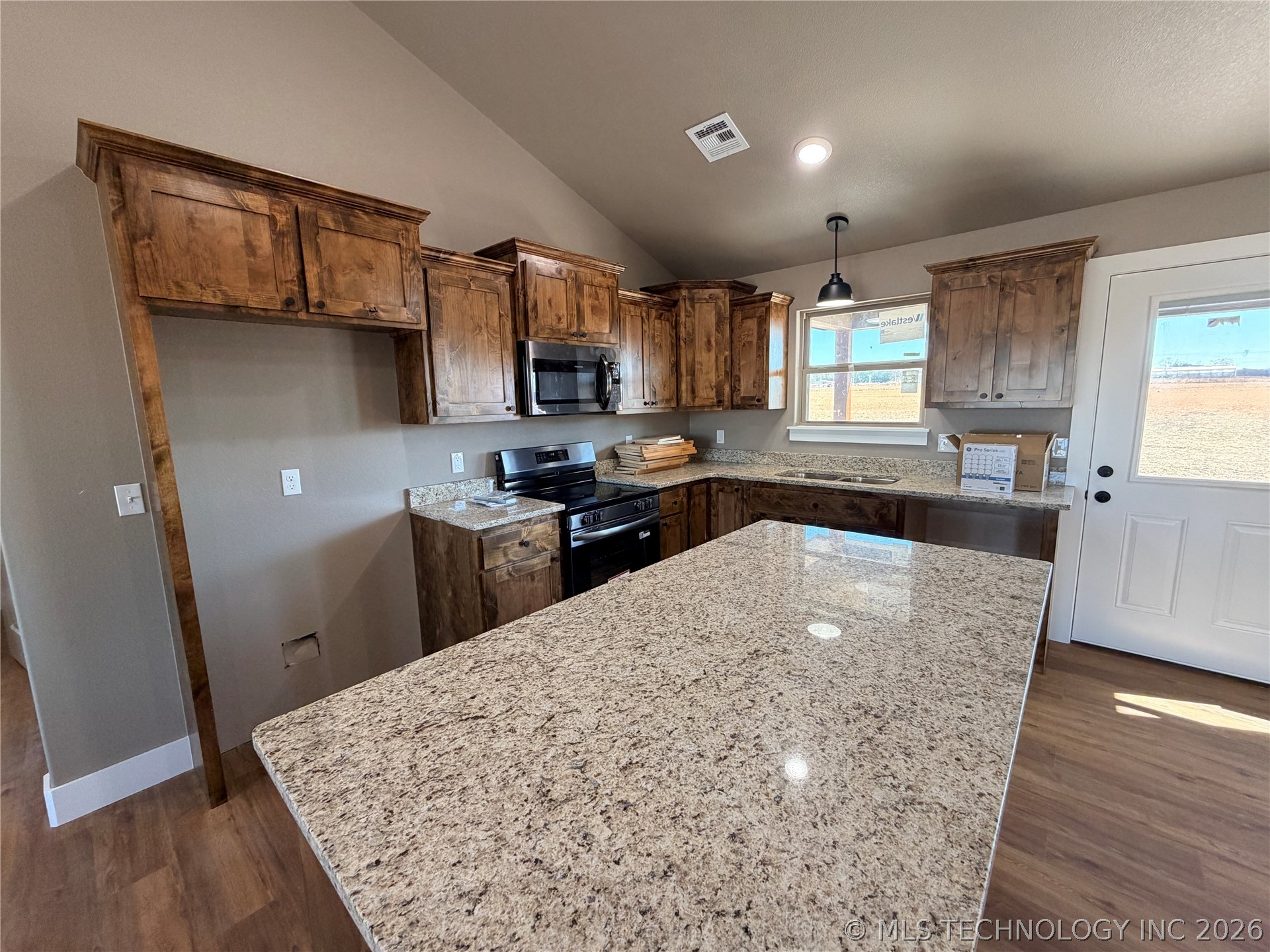 18030 Vaughn Road Property Photo 14