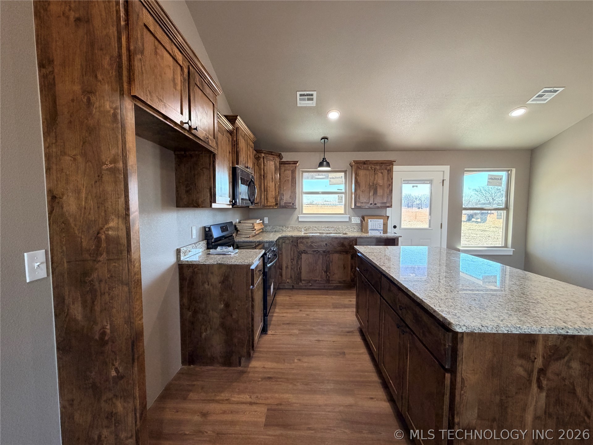 18030 Vaughn Road Property Photo 15