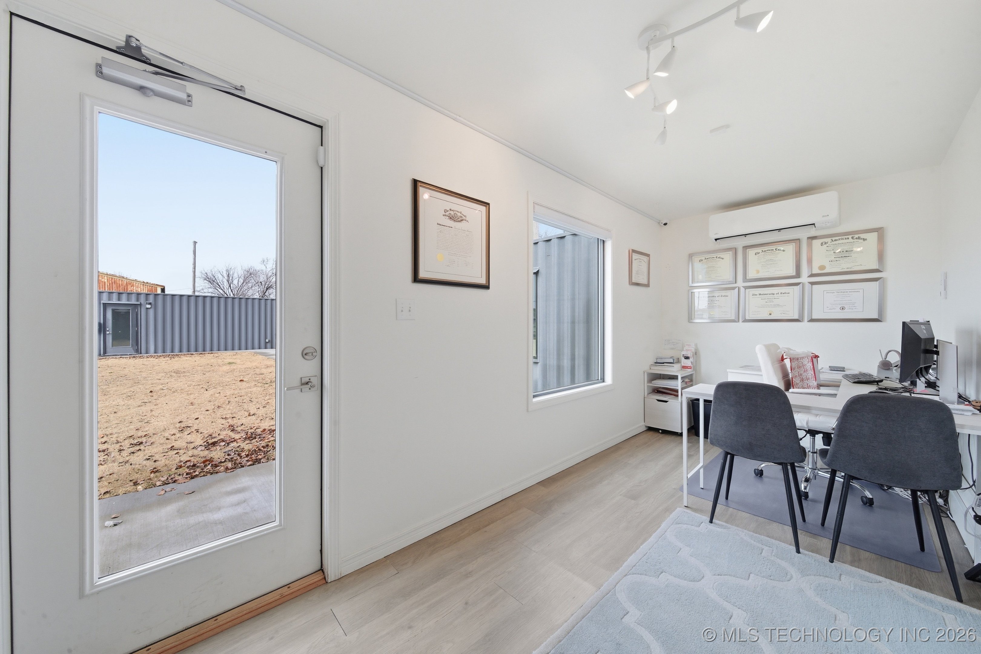 1600 Sw Frank Phillips Boulevard Property Photo 11