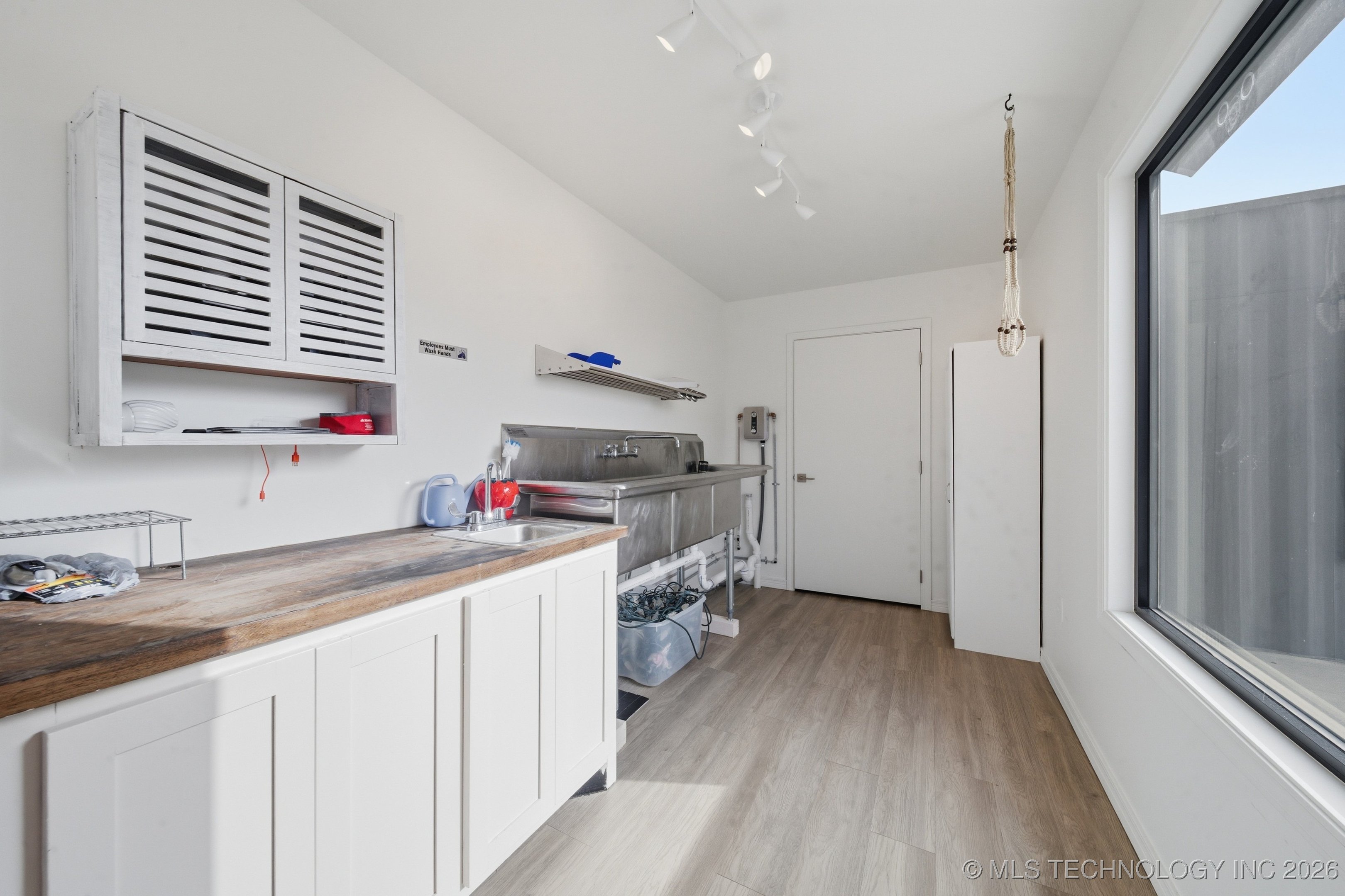 1600 Sw Frank Phillips Boulevard Property Photo 13