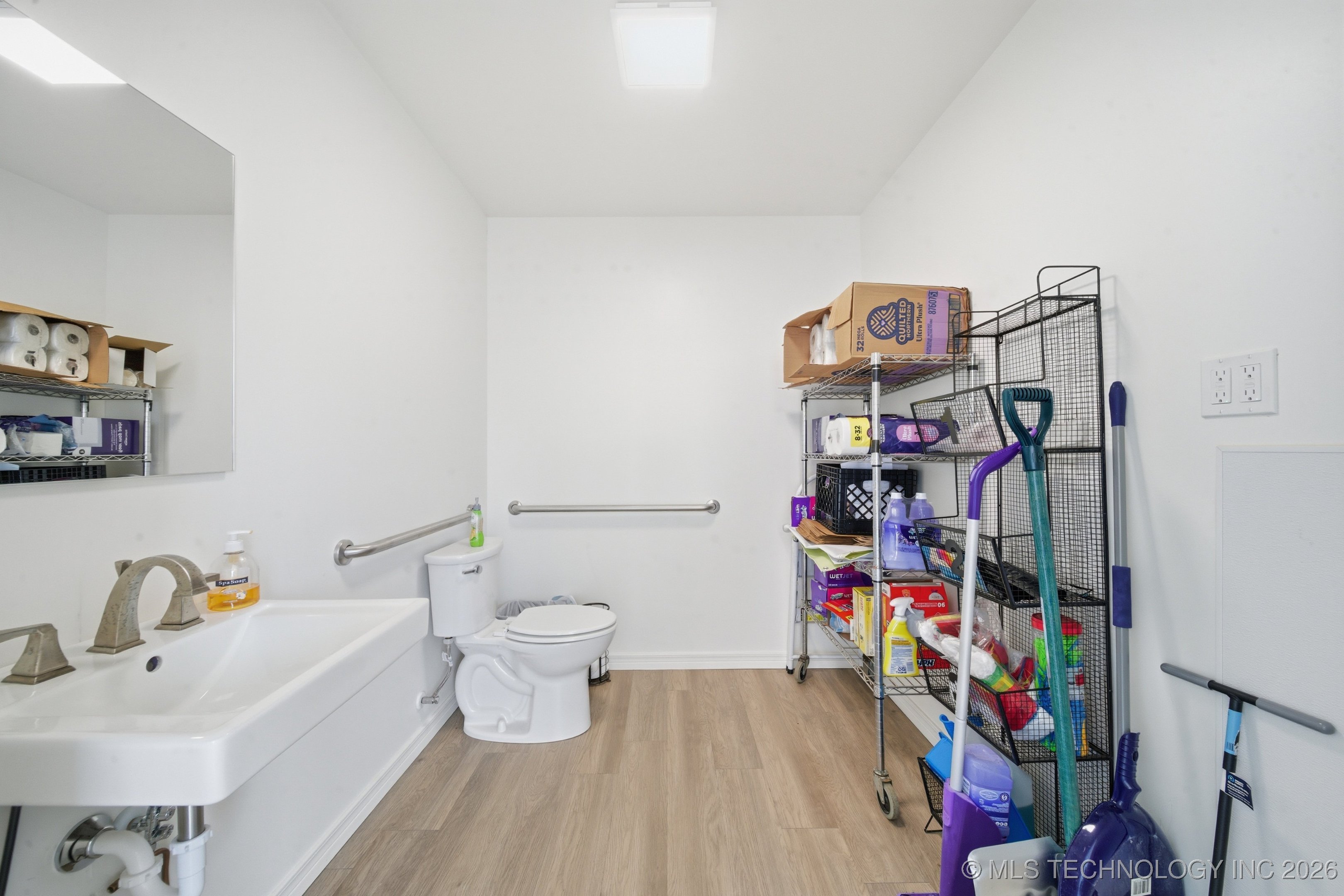 1600 Sw Frank Phillips Boulevard Property Photo 14