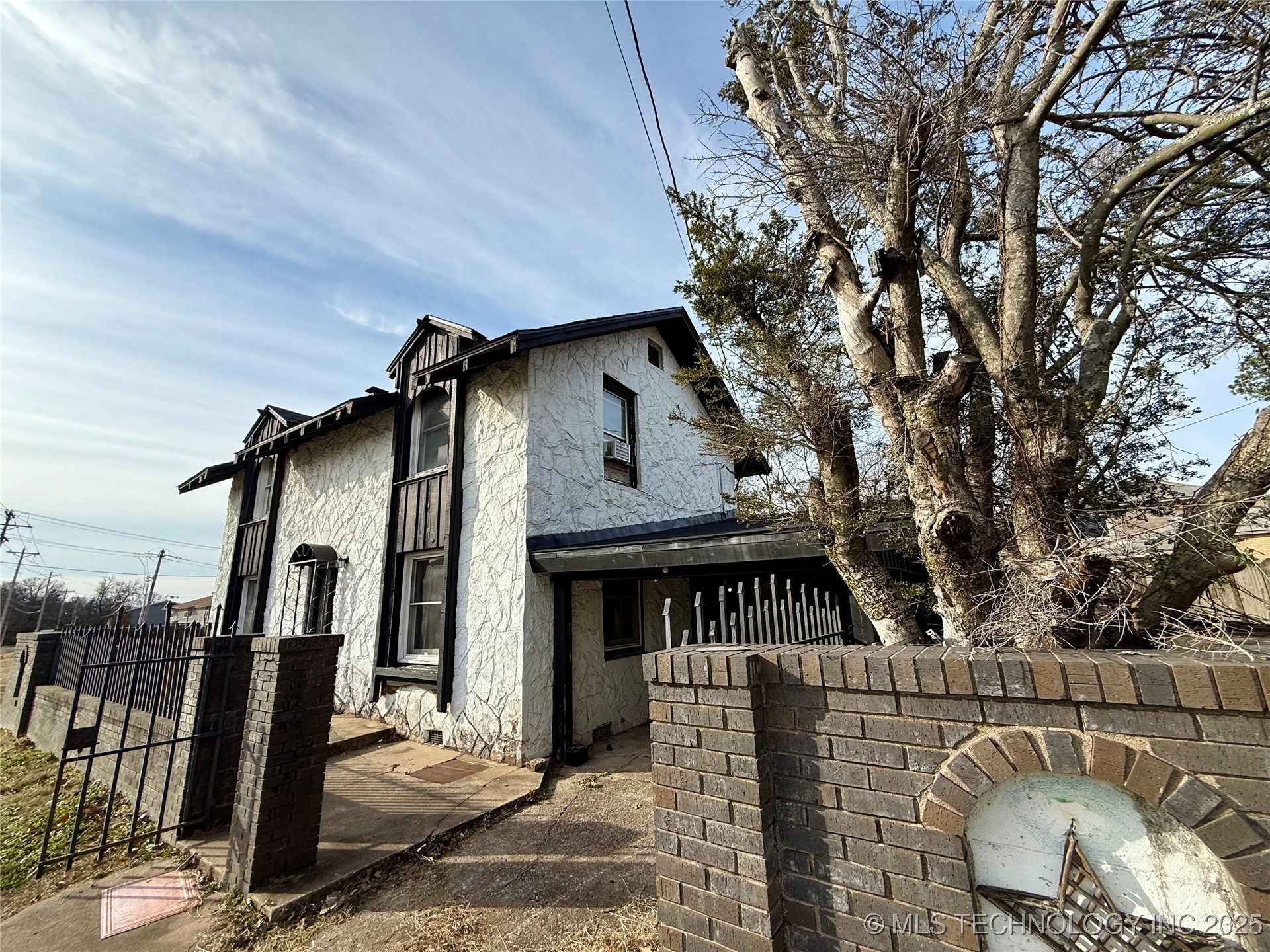 1009 Seminary Avenue Property Photo 4