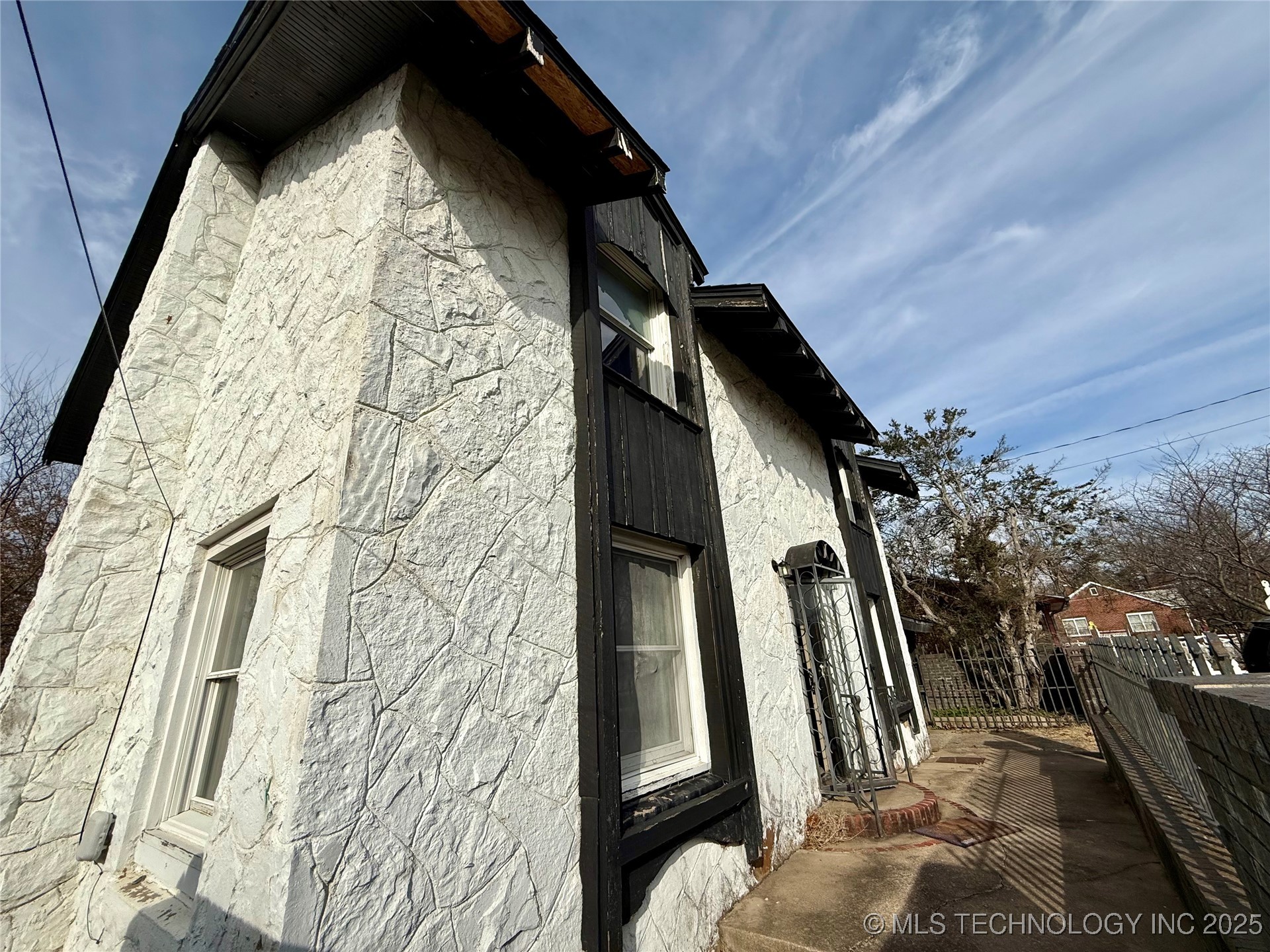 1009 Seminary Avenue Property Photo 5