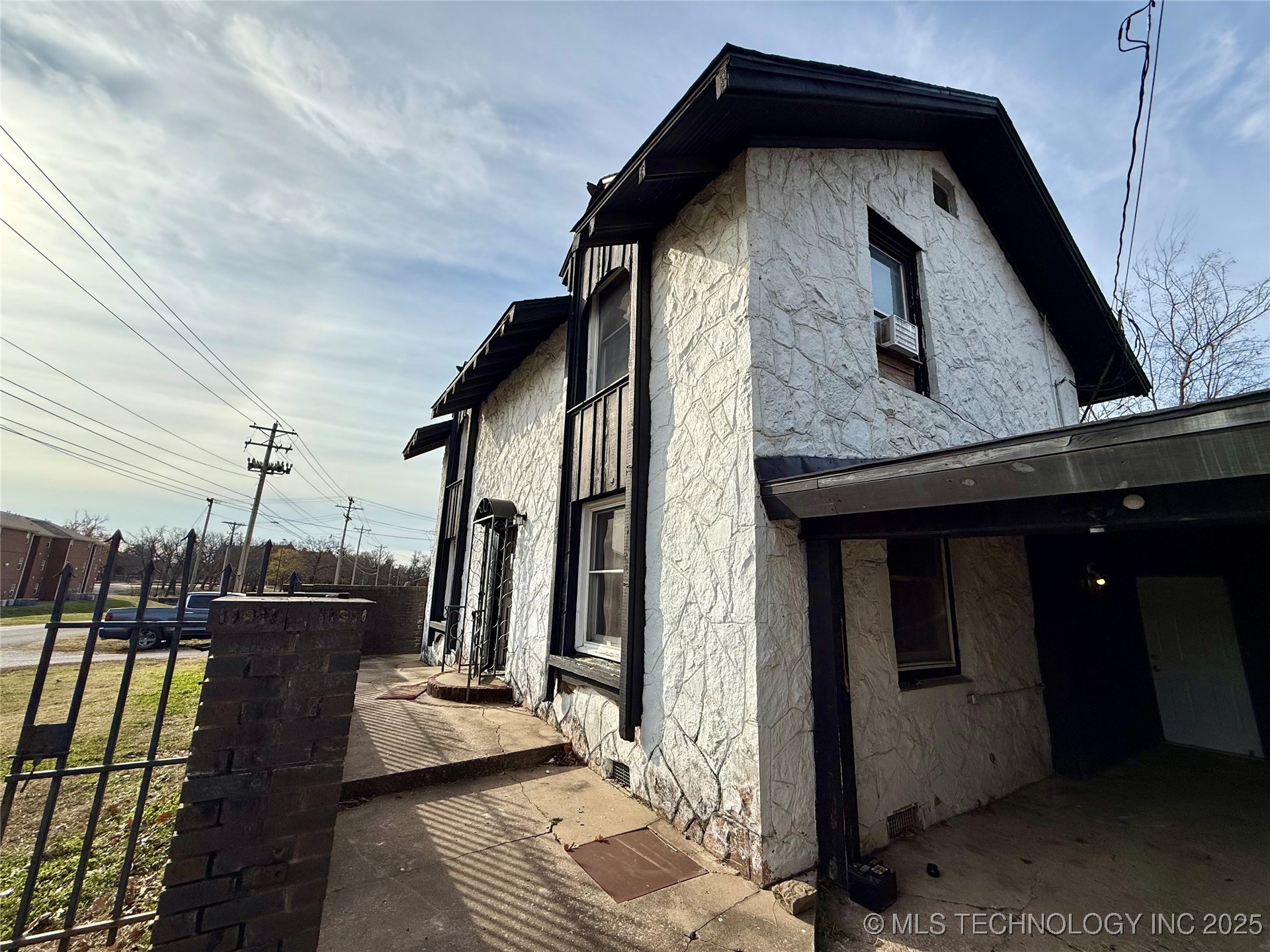 1009 Seminary Avenue Property Photo 7