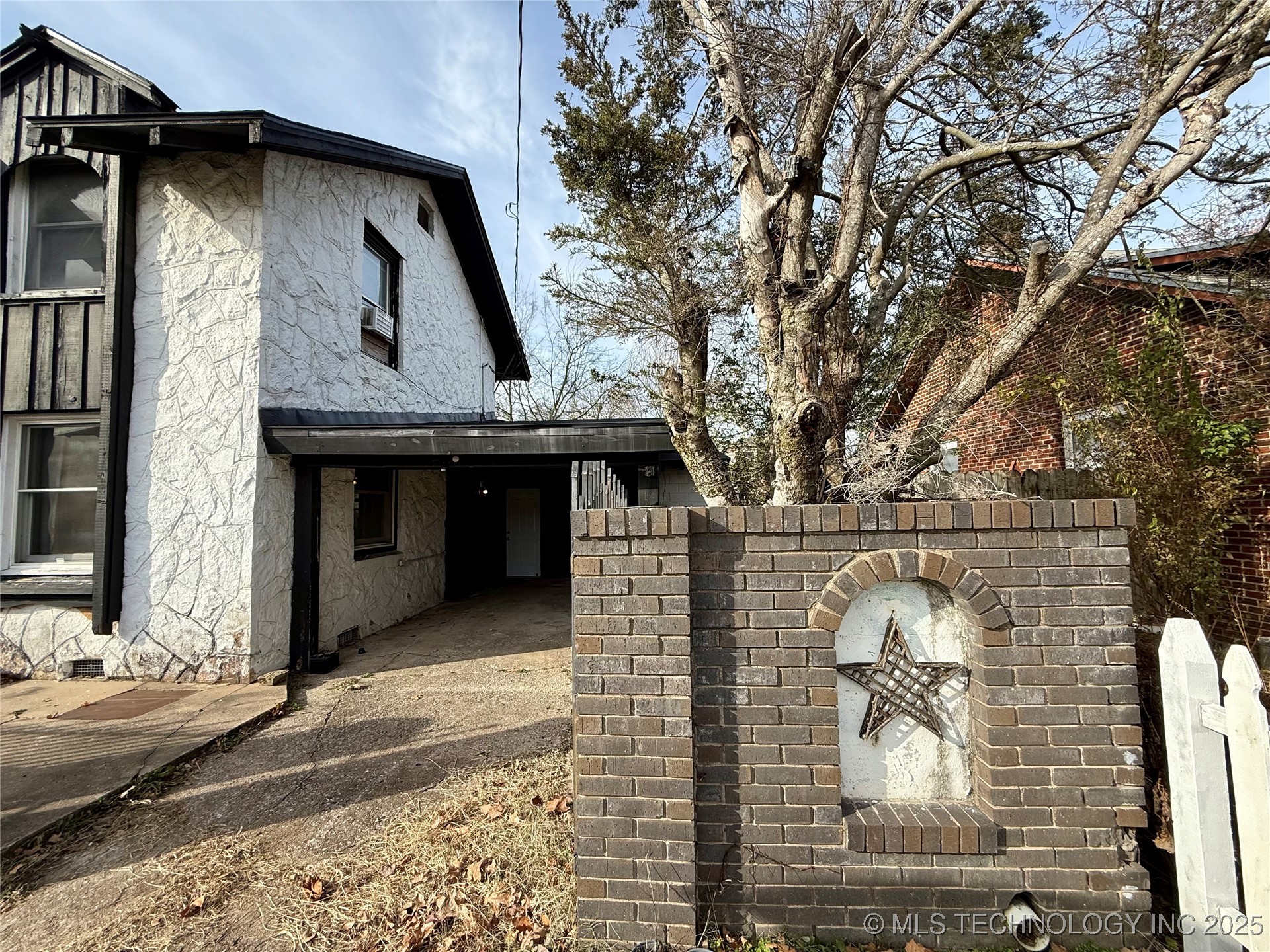 1009 Seminary Avenue Property Photo 9