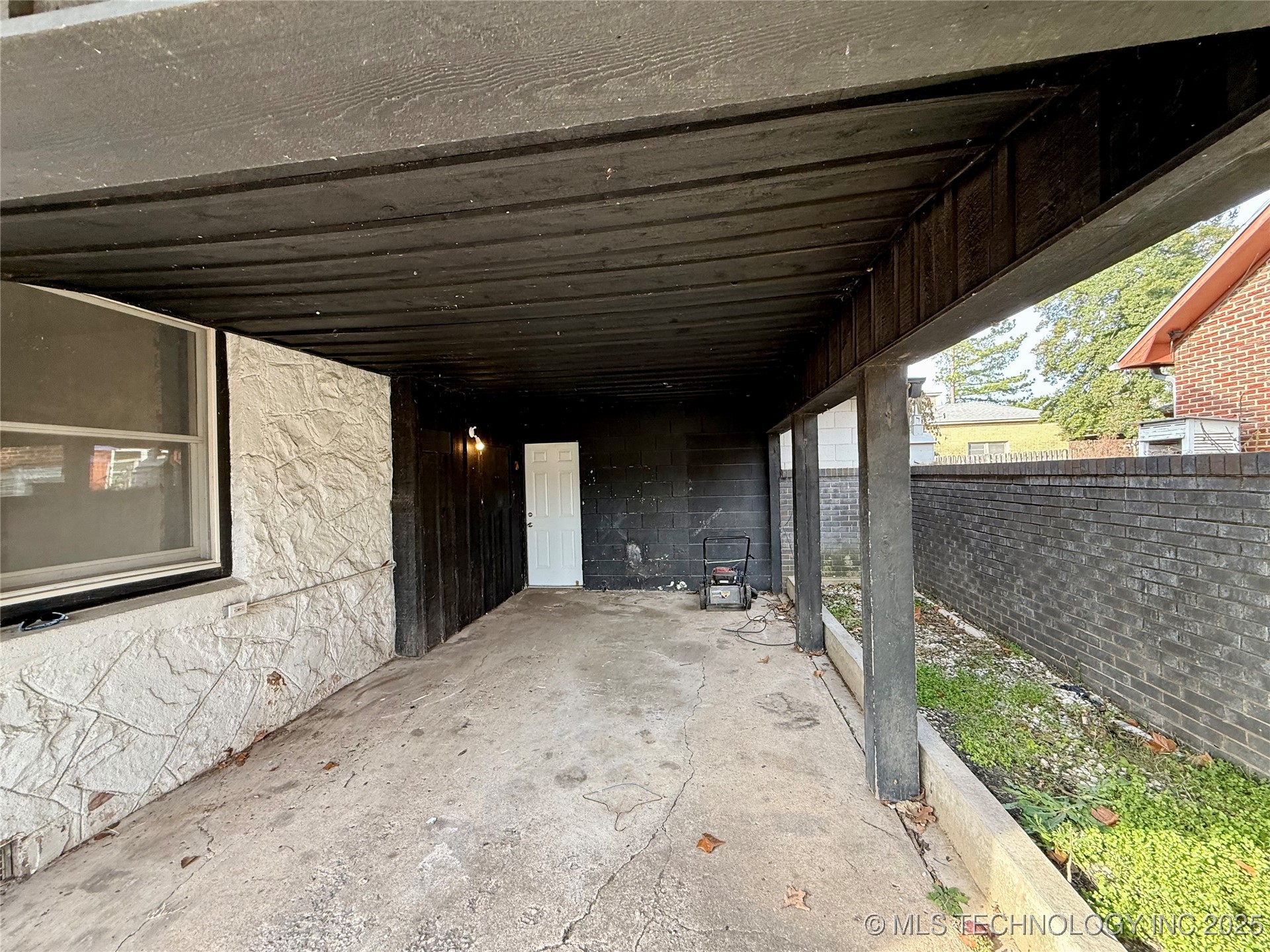 1009 Seminary Avenue Property Photo 11