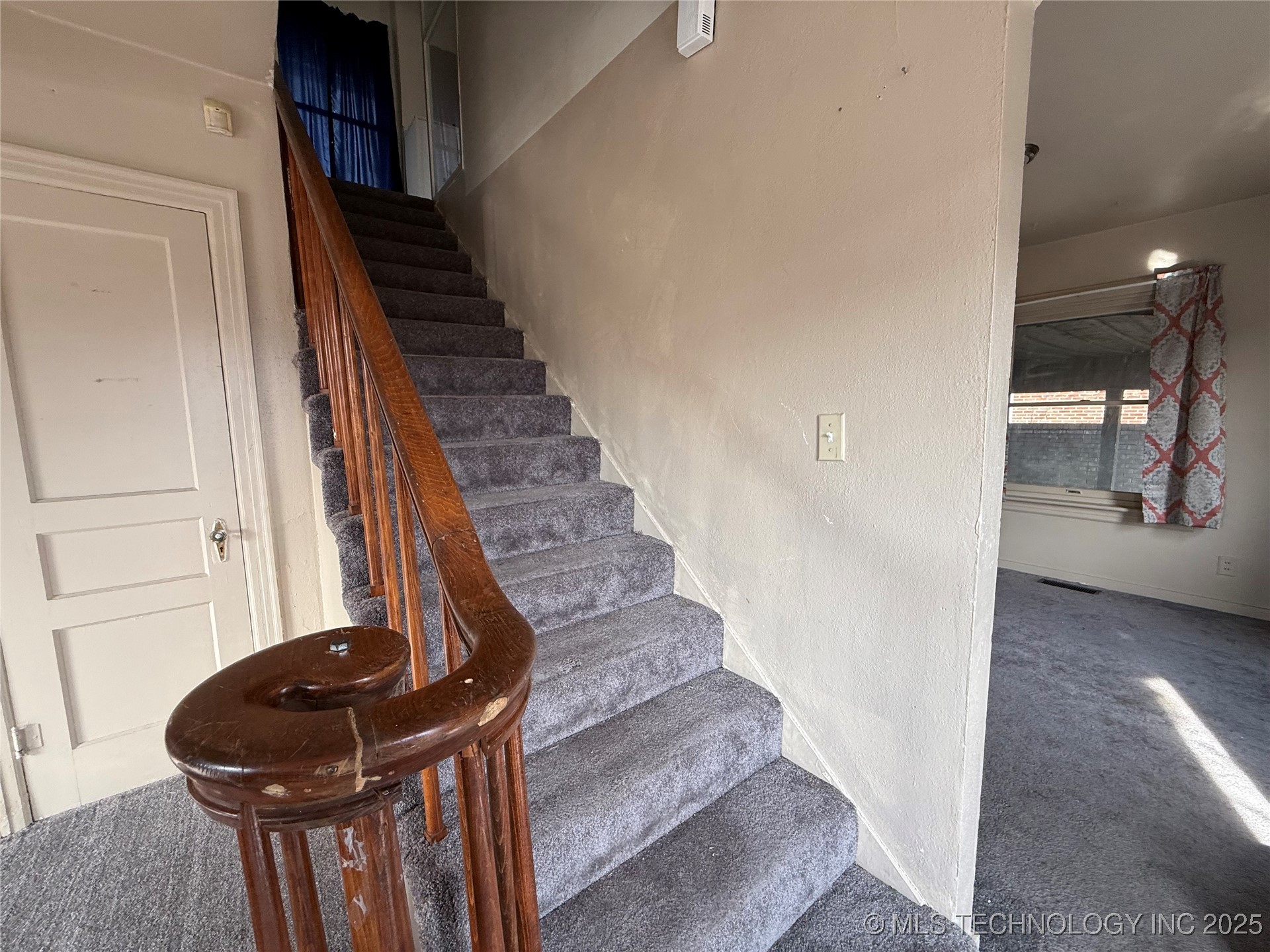 1009 Seminary Avenue Property Photo 12