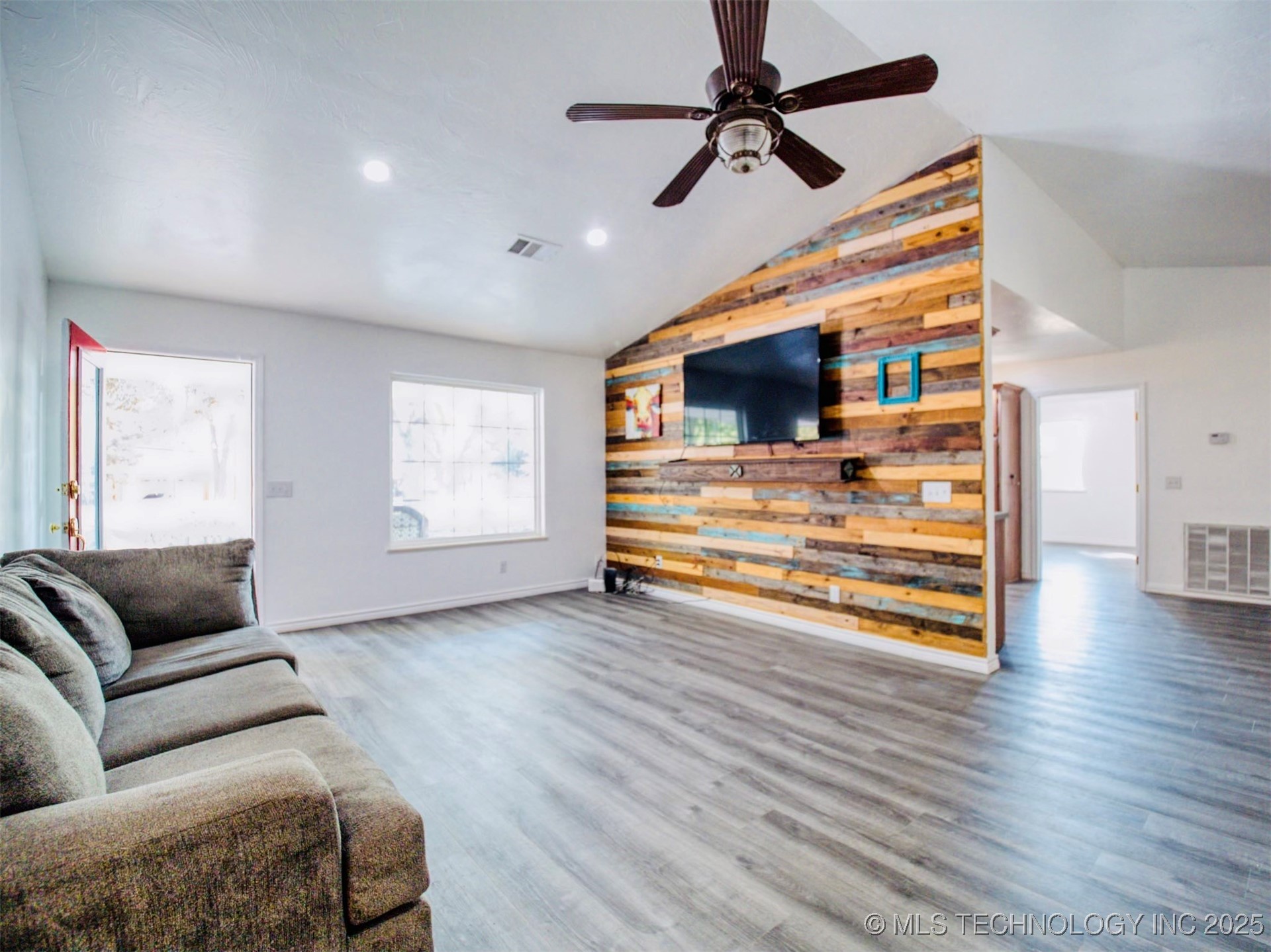 7345 D Property Photo 16