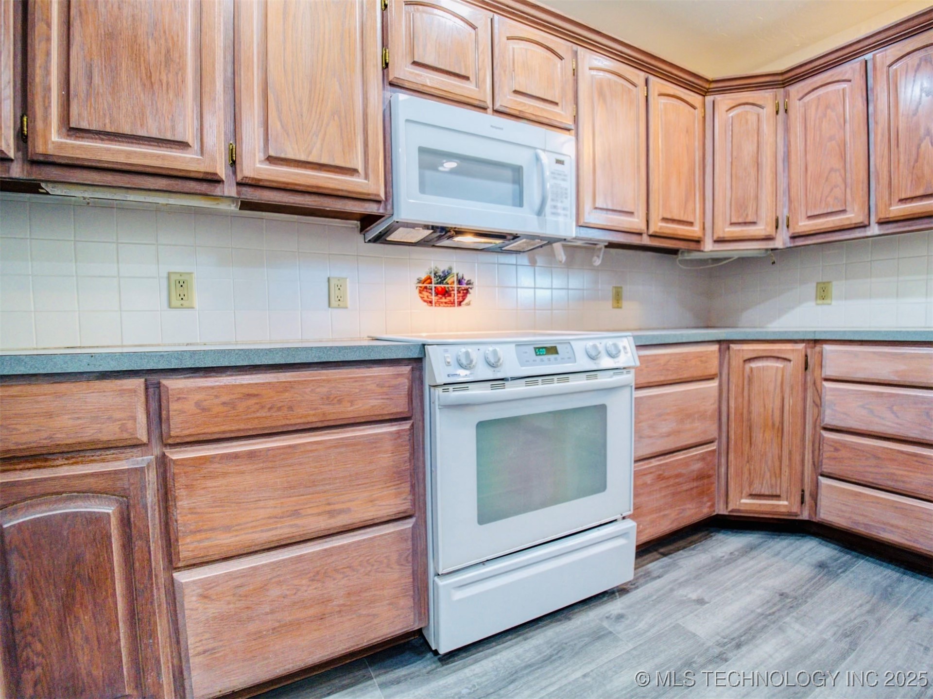 7345 D Property Photo 23