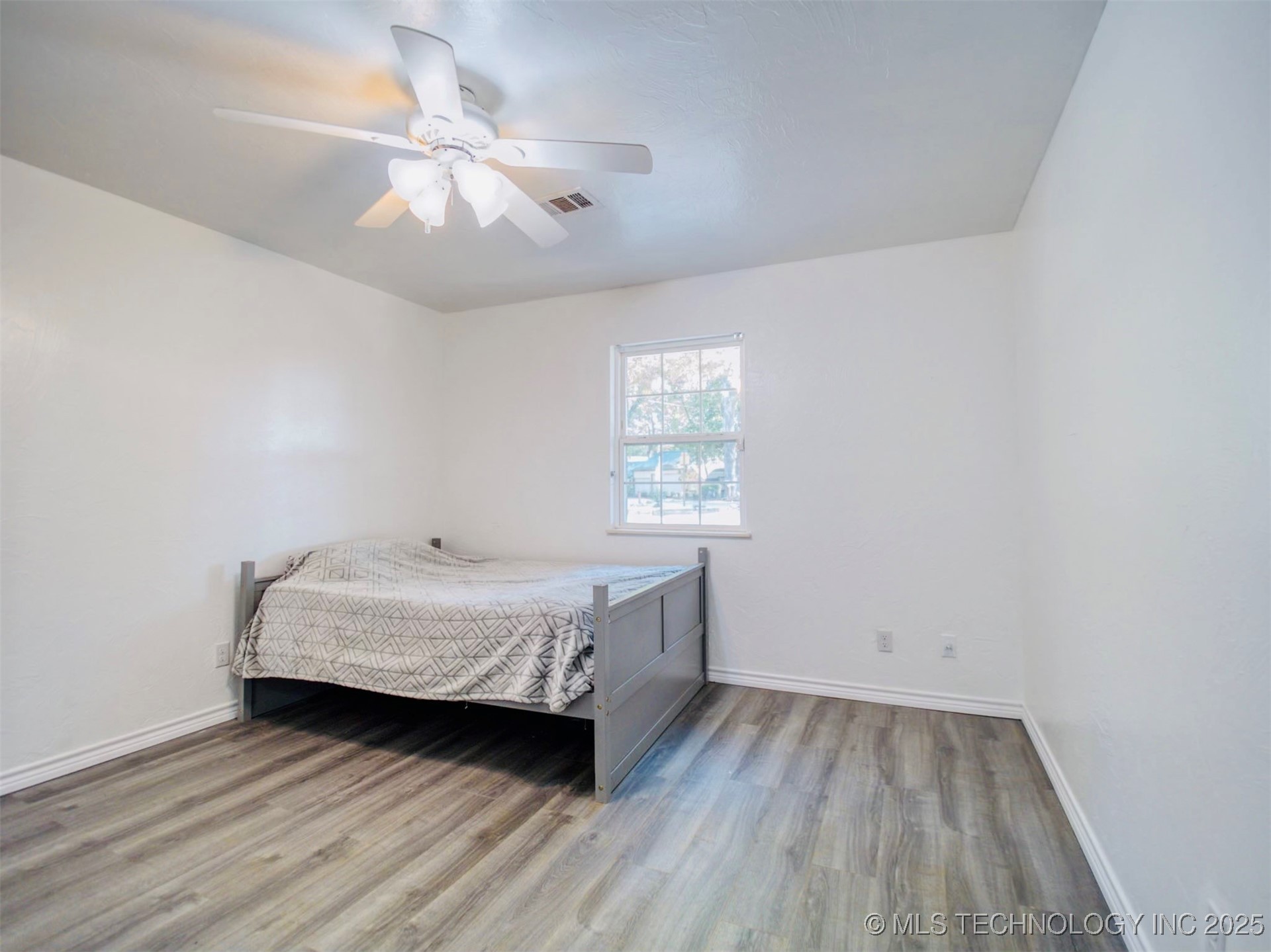 7345 D Property Photo 26