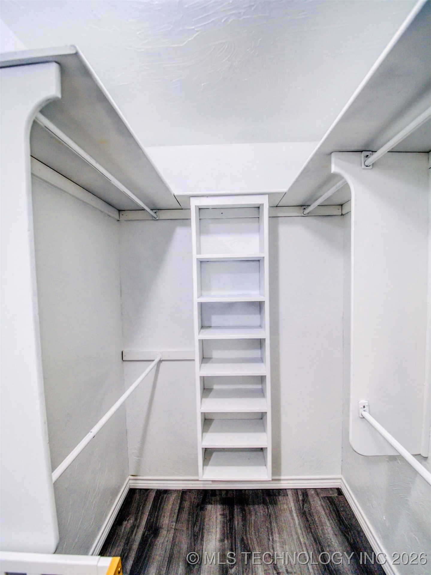 7345 D Property Photo 36