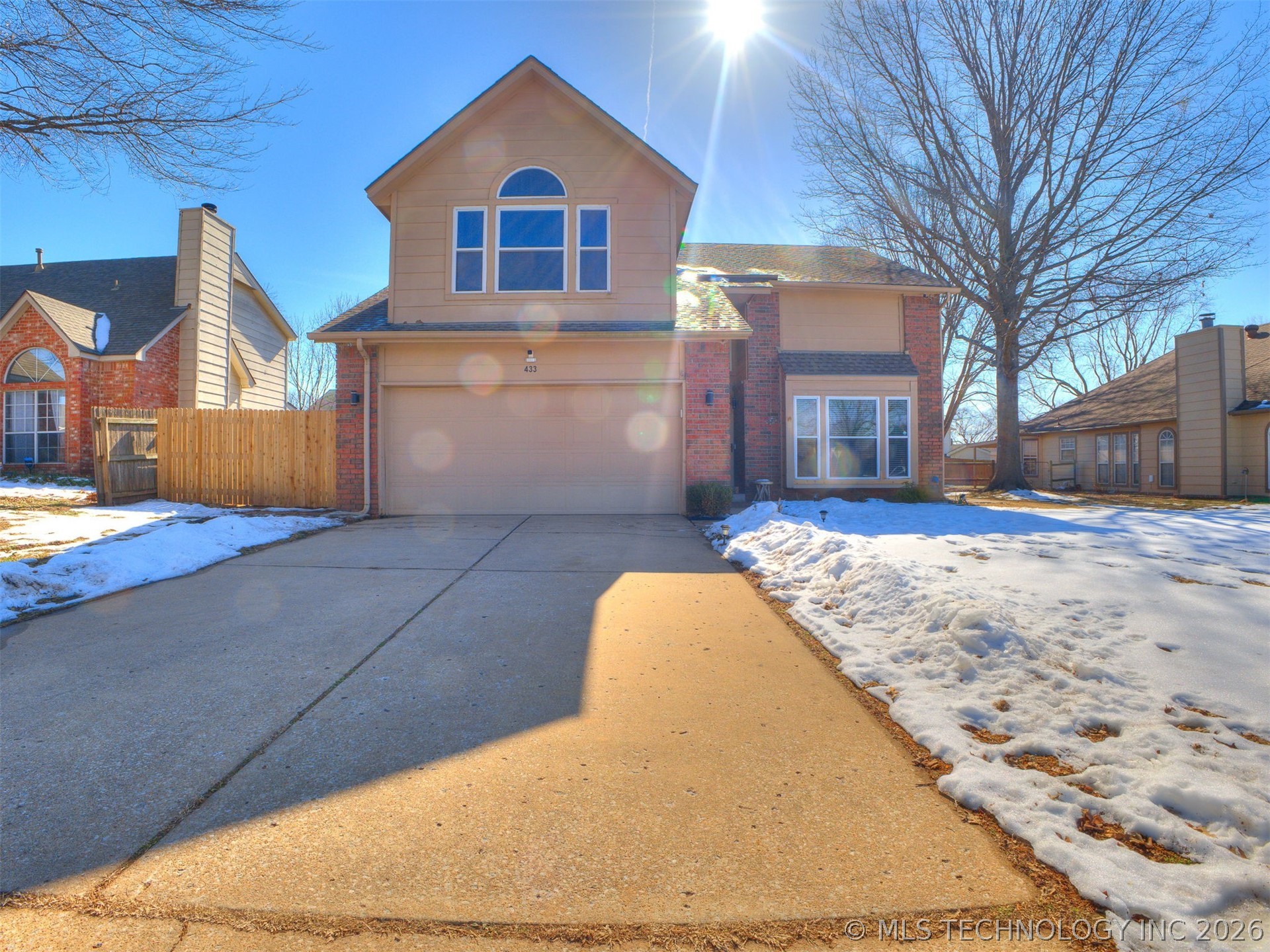 433 W Quanah Street N Property Photo 1